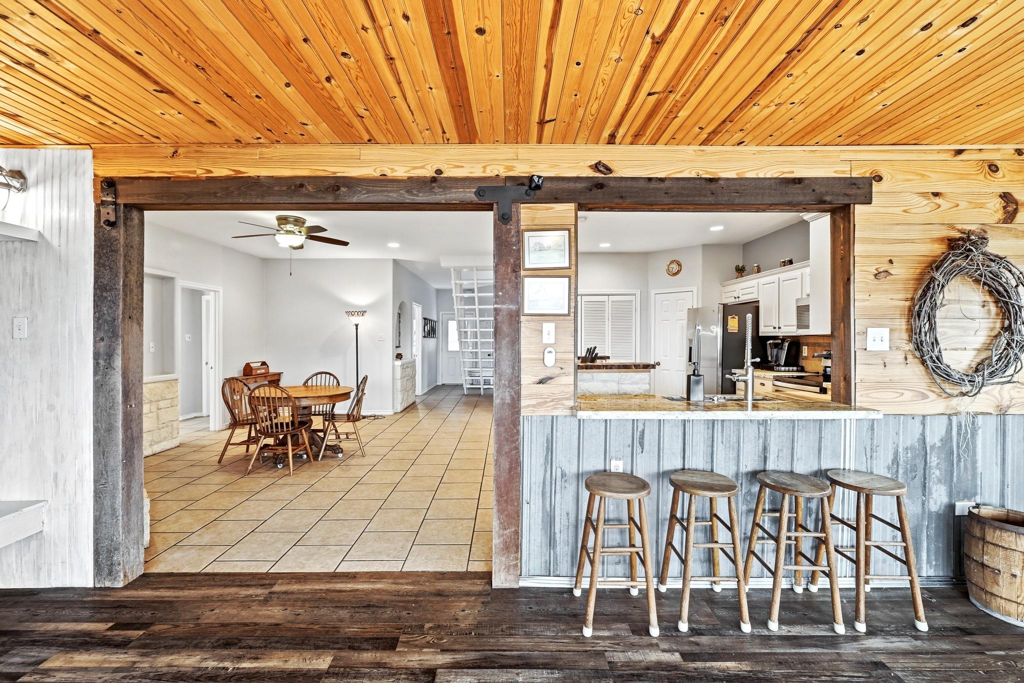 127 Klbj Rd, Smithville, TX 78957