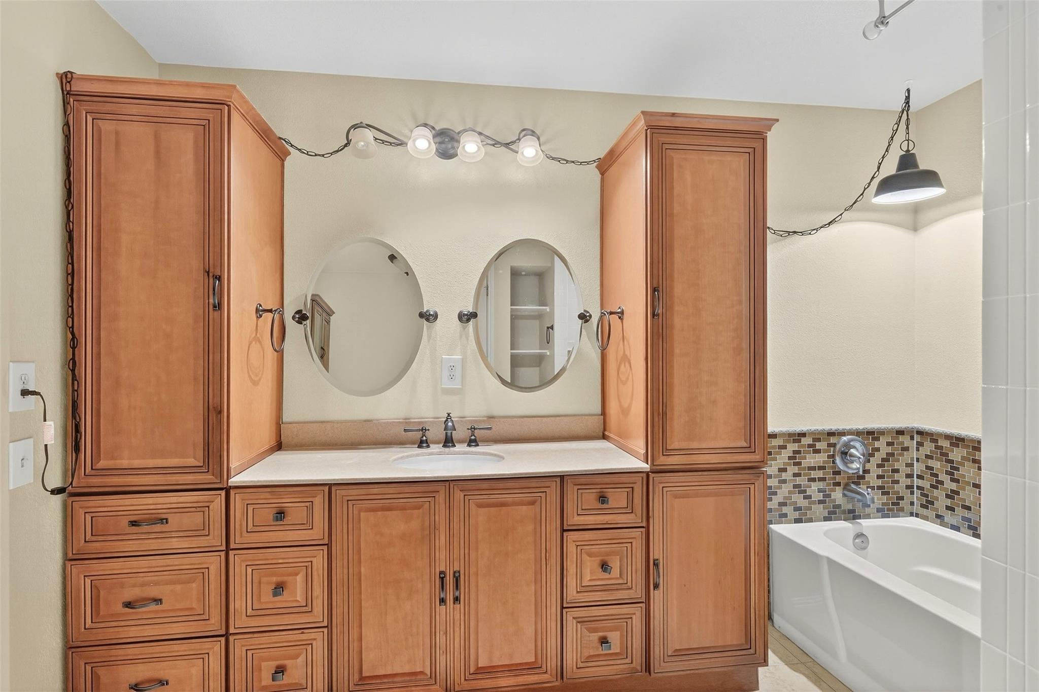 1912 Yaupon Trl, Cedar Park, TX 78613