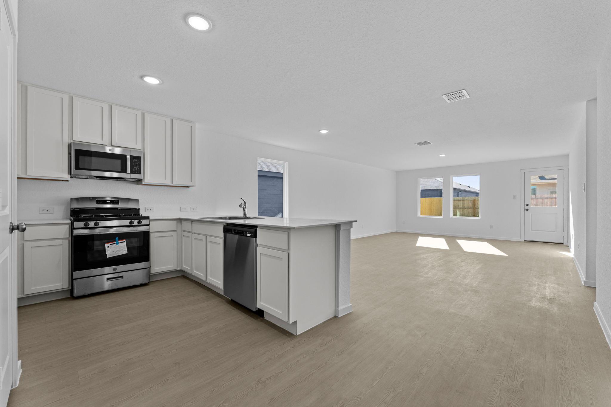 105 Ellendale Pl, Fredericksburg, TX 78624