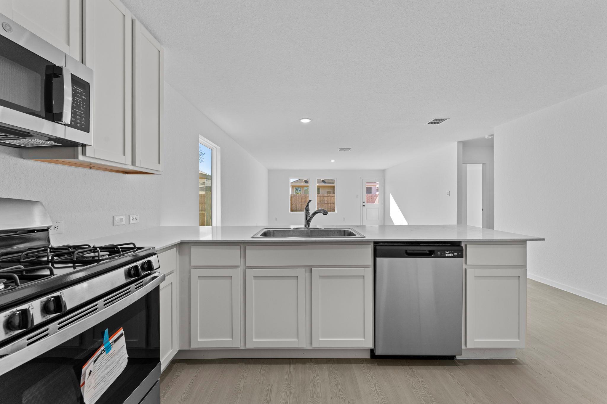 105 Ellendale Pl, Fredericksburg, TX 78624