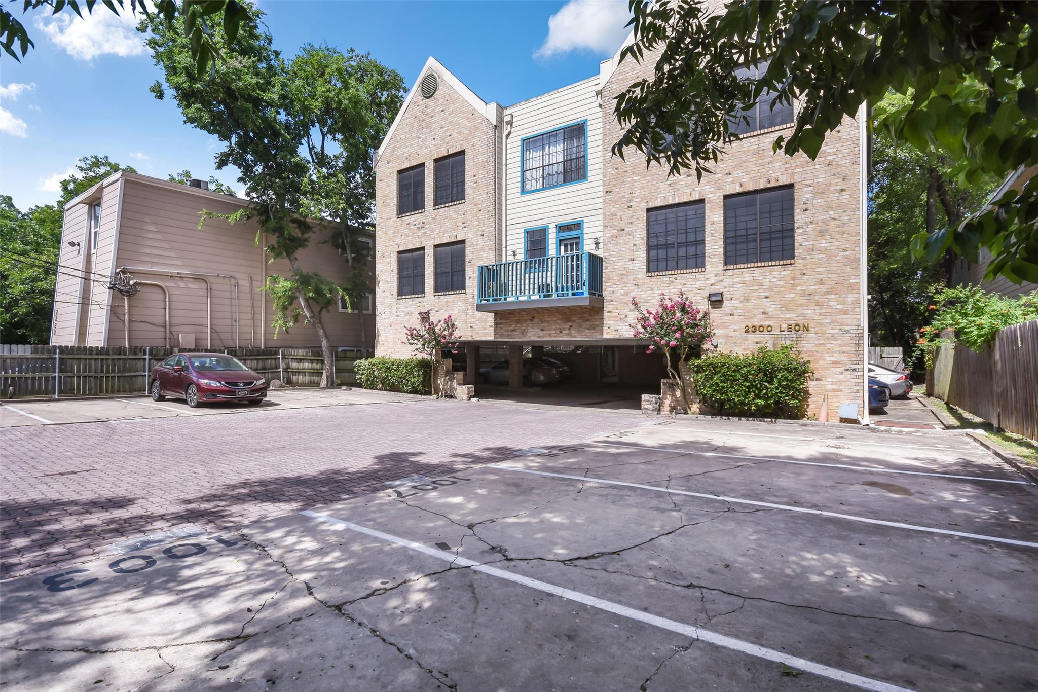 2300 Leon St # 205, Austin, TX 78705