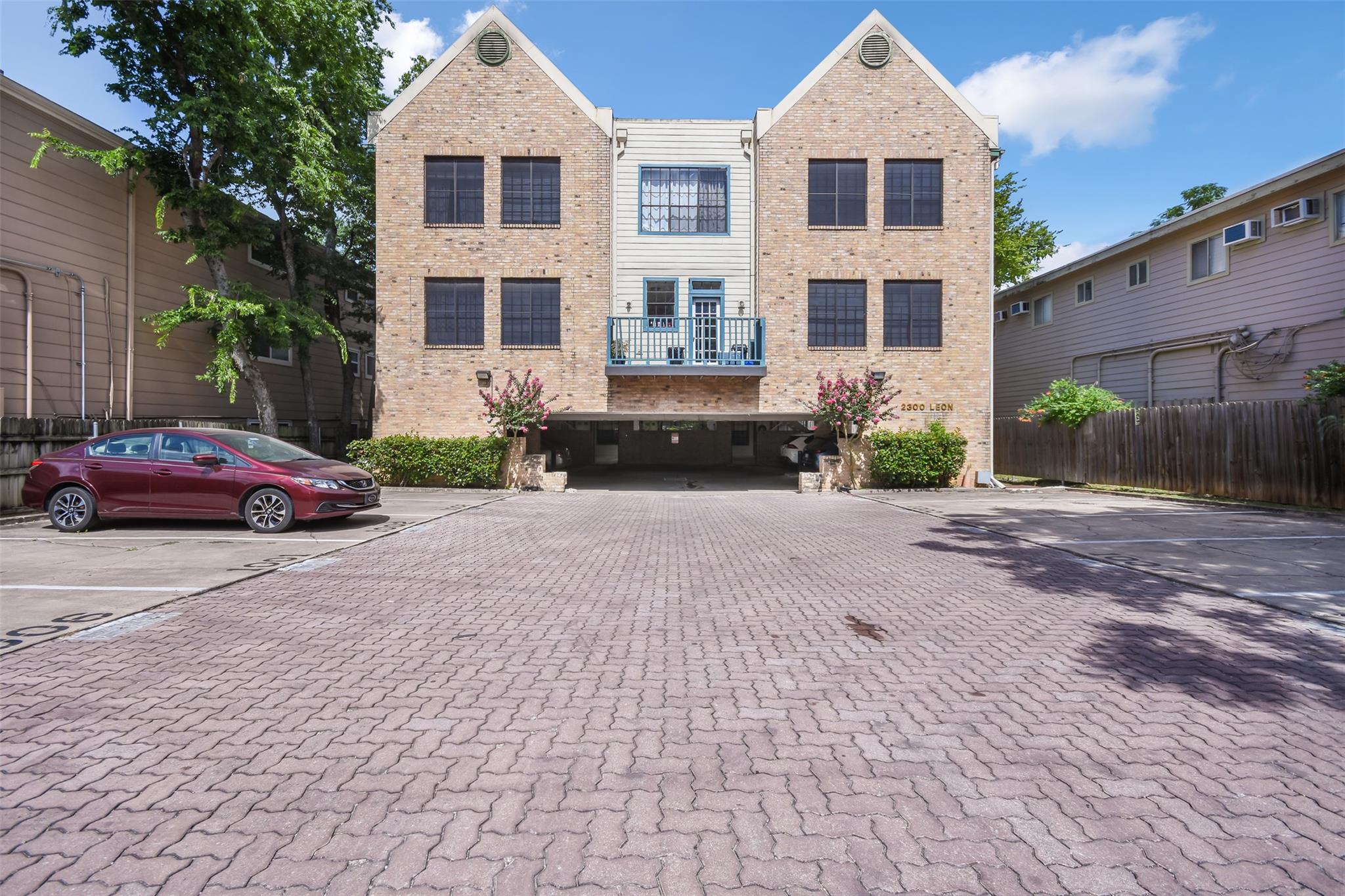 2300 Leon St # 205, Austin, TX 78705