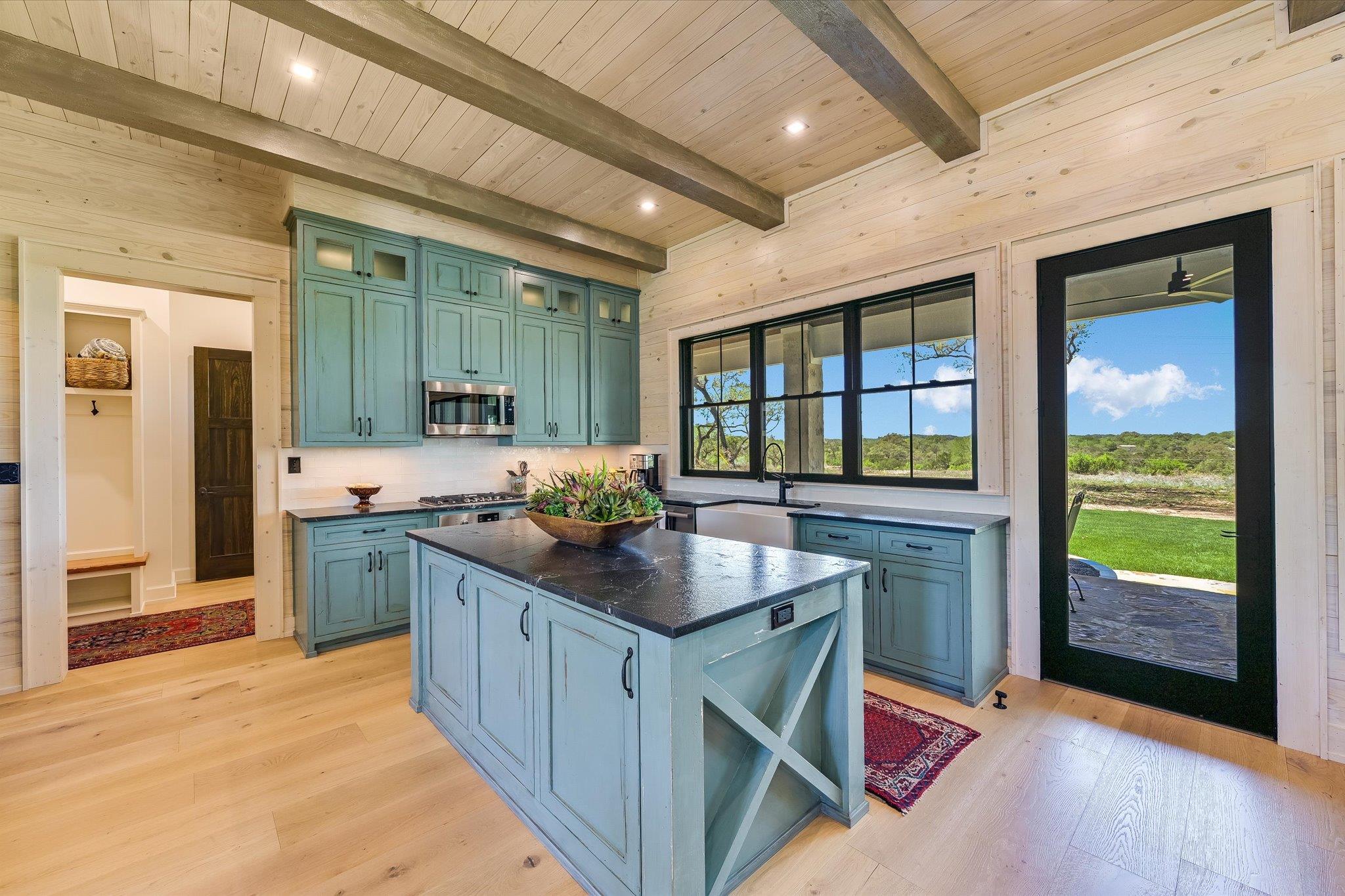 130 Thousand Oaks Loop, San Marcos, TX 78666