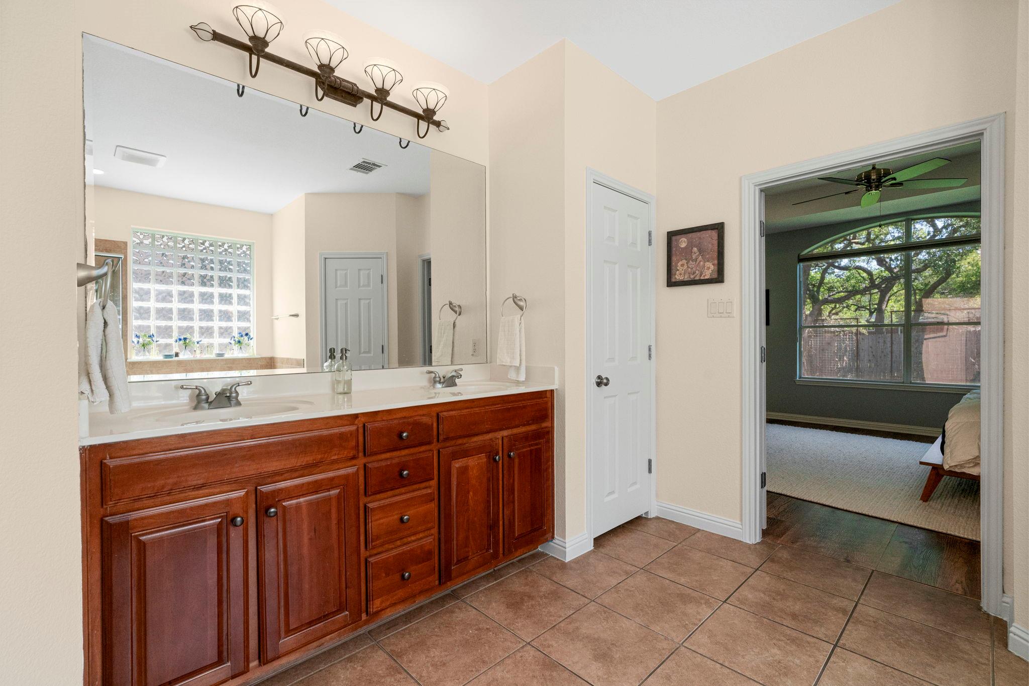 11225 Maelin Dr, Austin, TX 78739