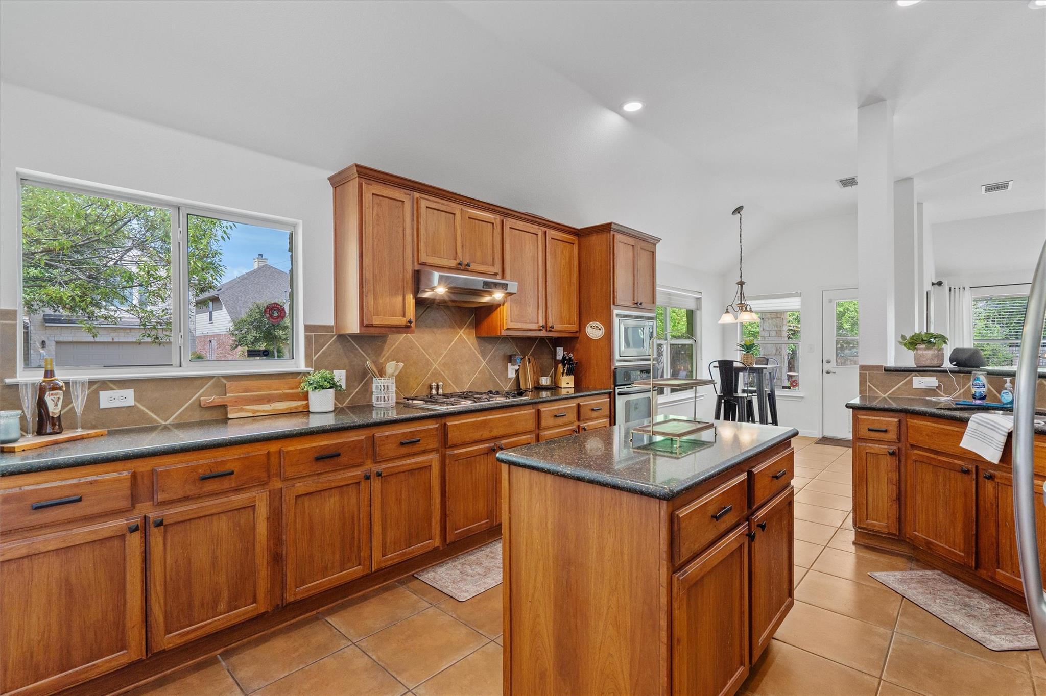 9437 Caves Valley Dr, Austin, TX 78717