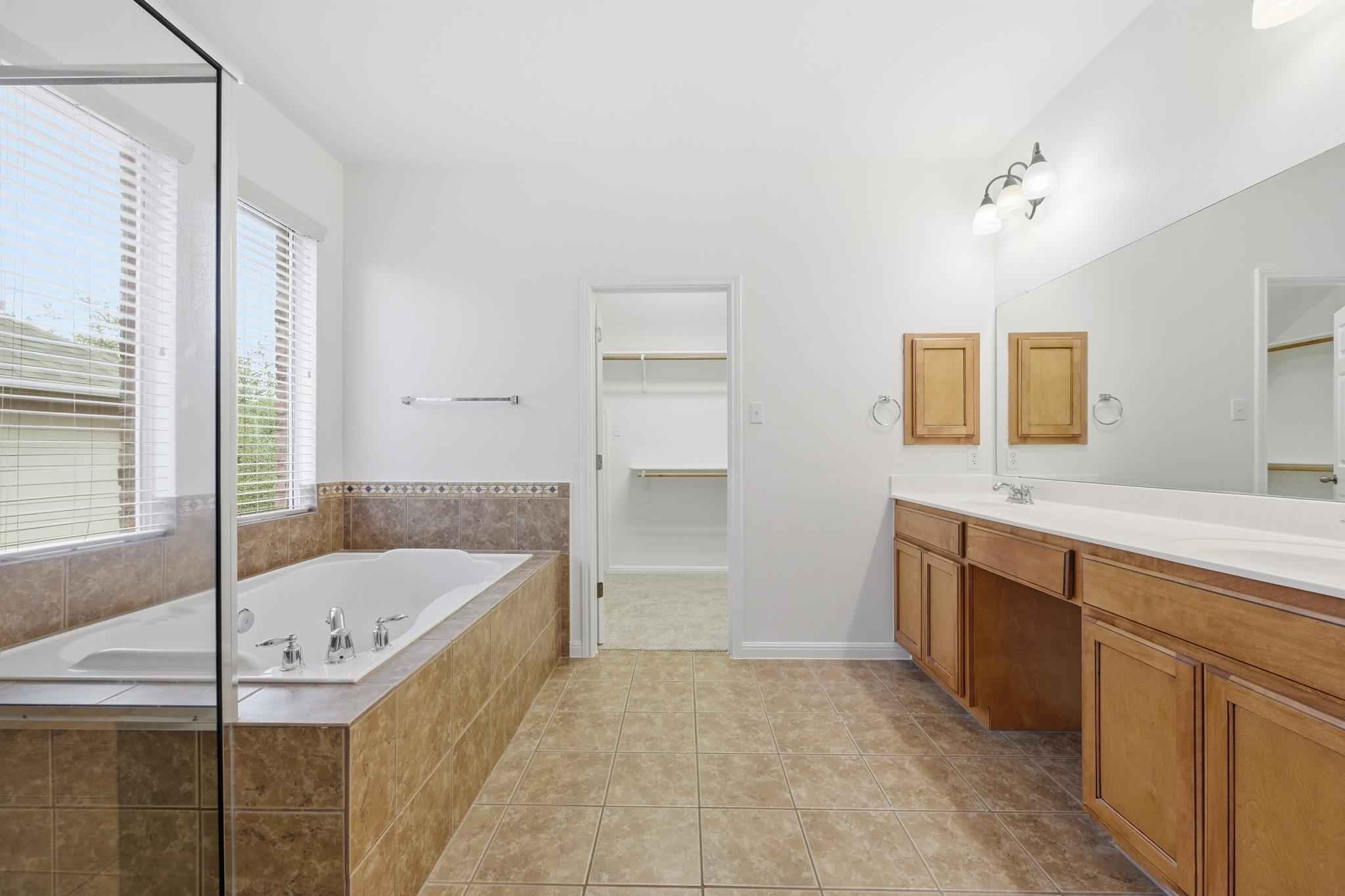 12600 Lee Park Ln, Austin, TX 78732