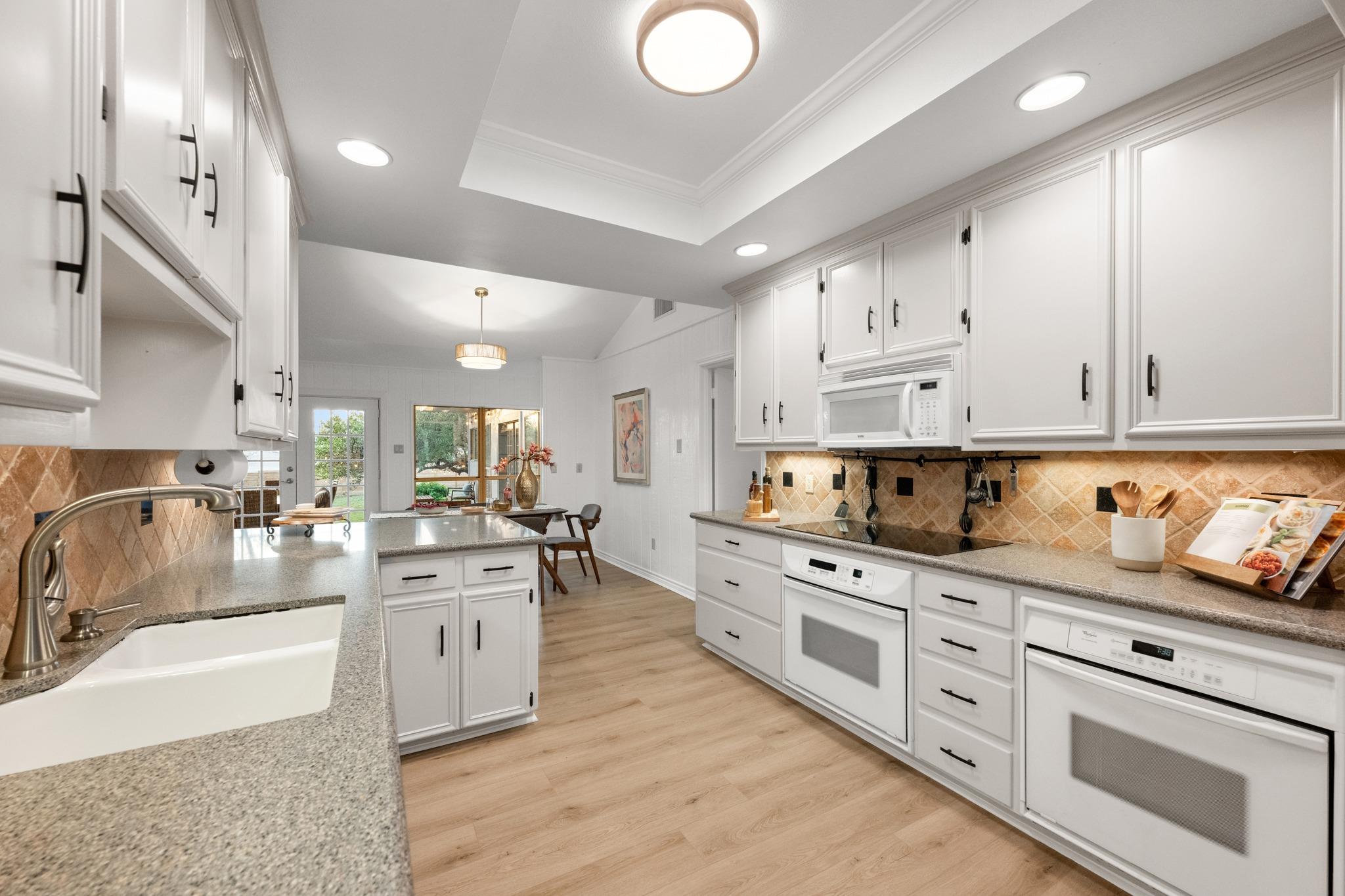 8400 Candelaria Dr, Austin, TX 78737