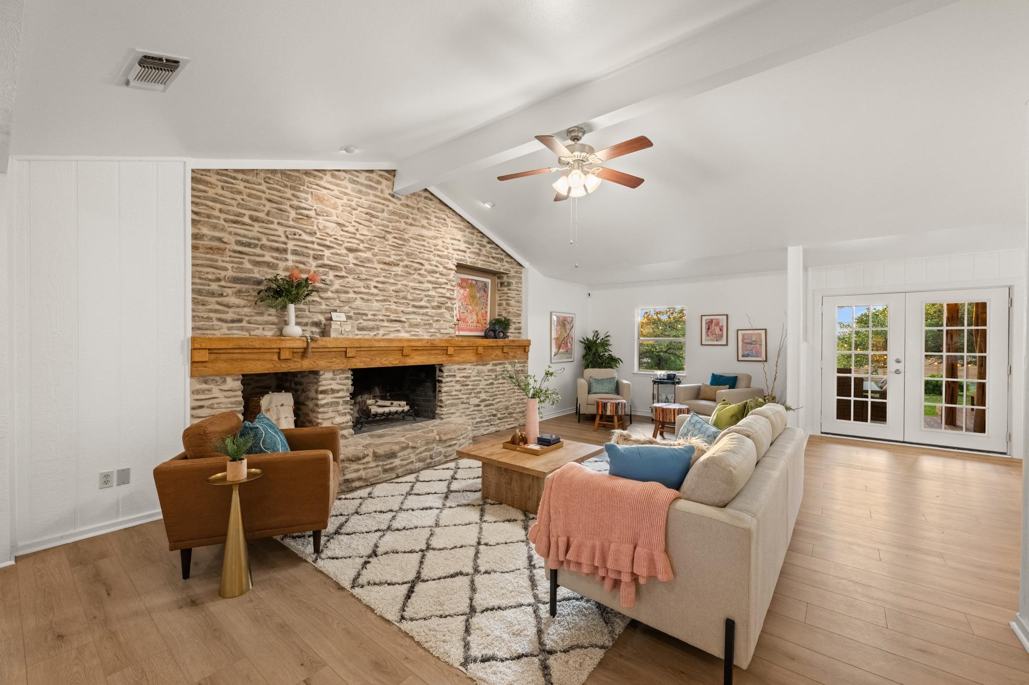 8400 Candelaria Dr, Austin, TX 78737