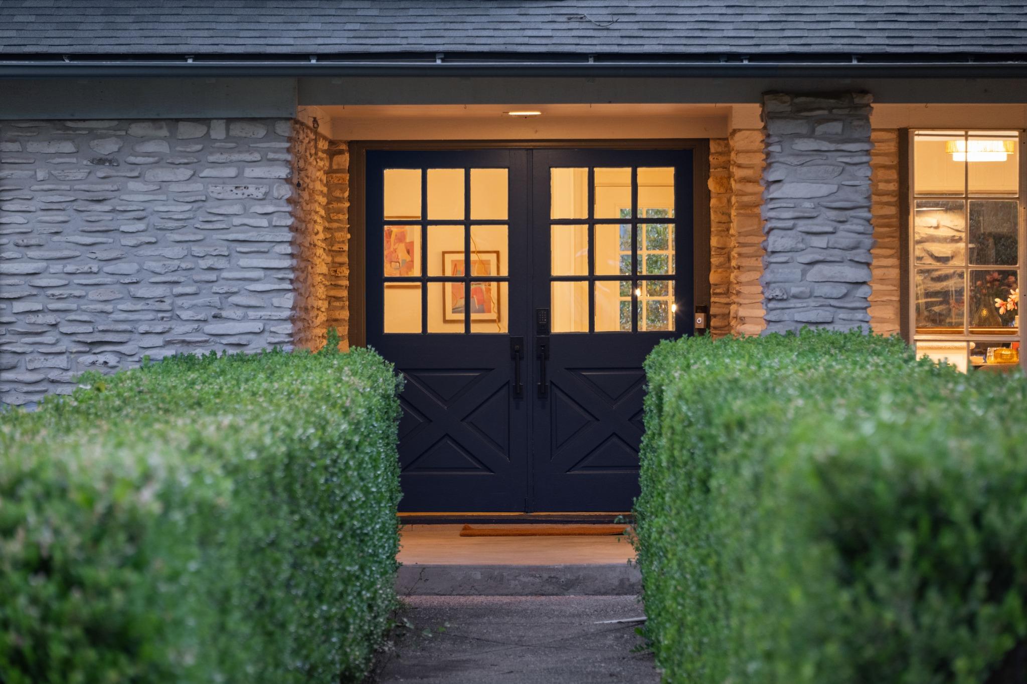 8400 Candelaria Dr, Austin, TX 78737