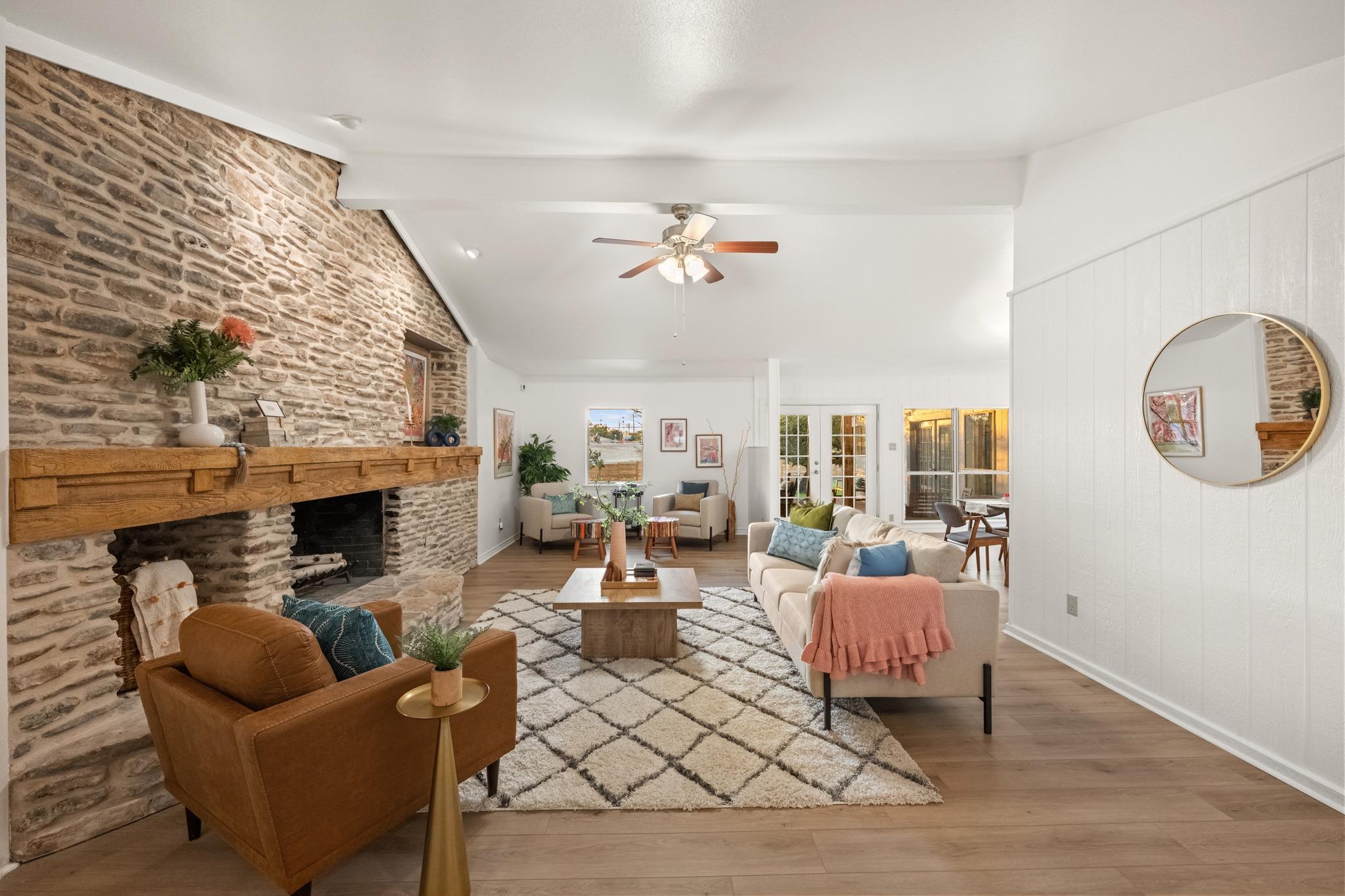 8400 Candelaria Dr, Austin, TX 78737