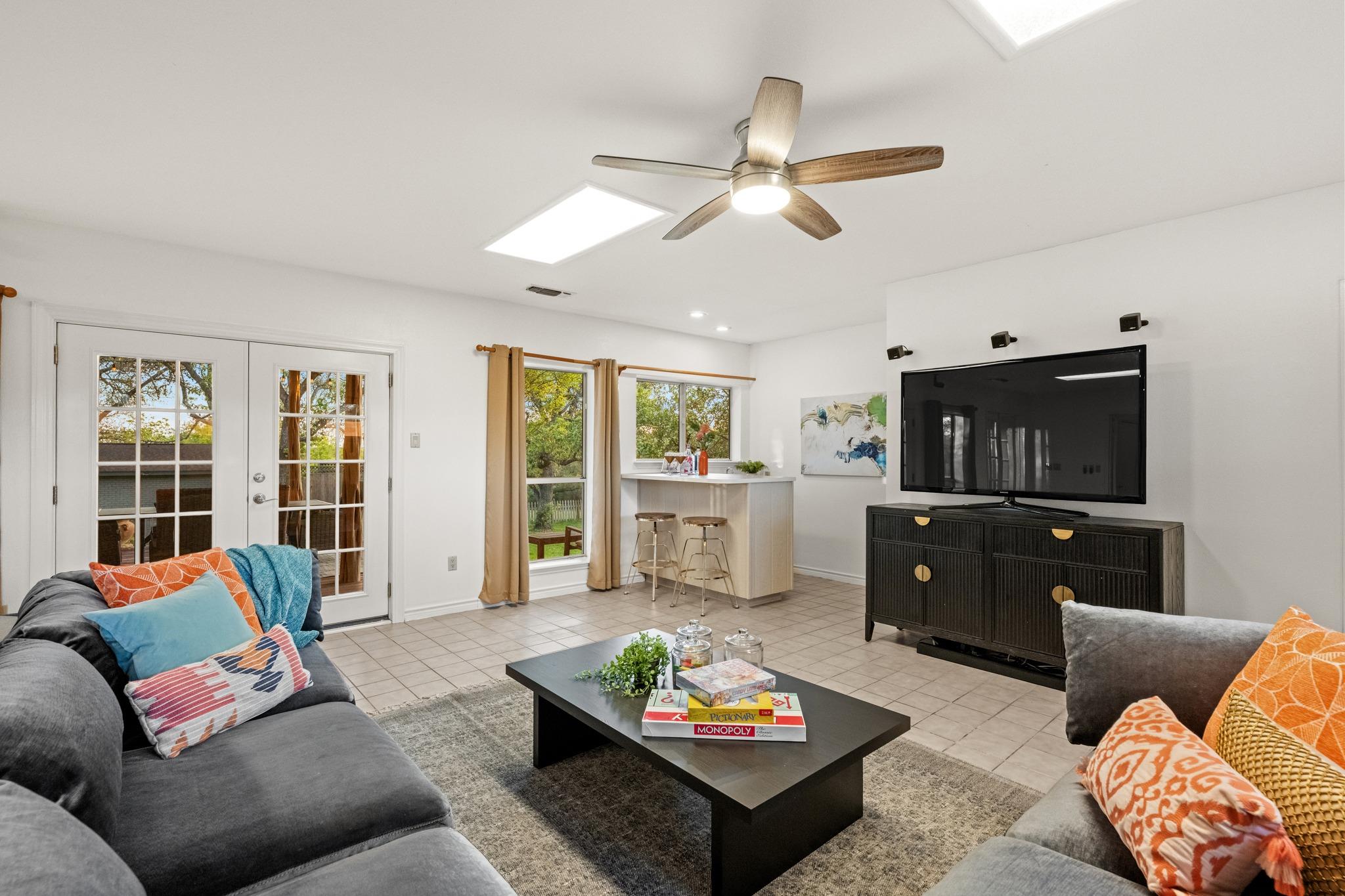 8400 Candelaria Dr, Austin, TX 78737