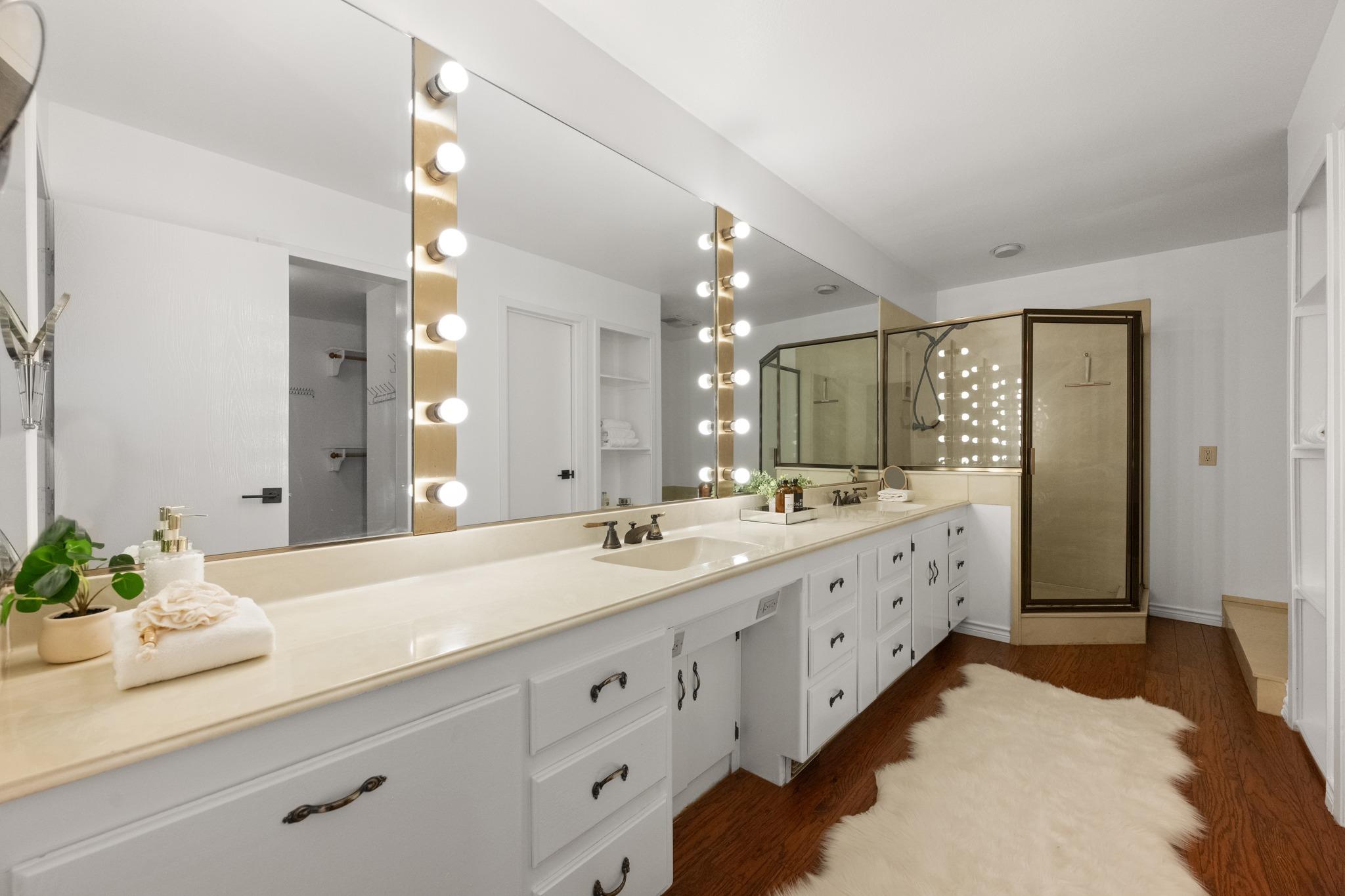 8400 Candelaria Dr, Austin, TX 78737