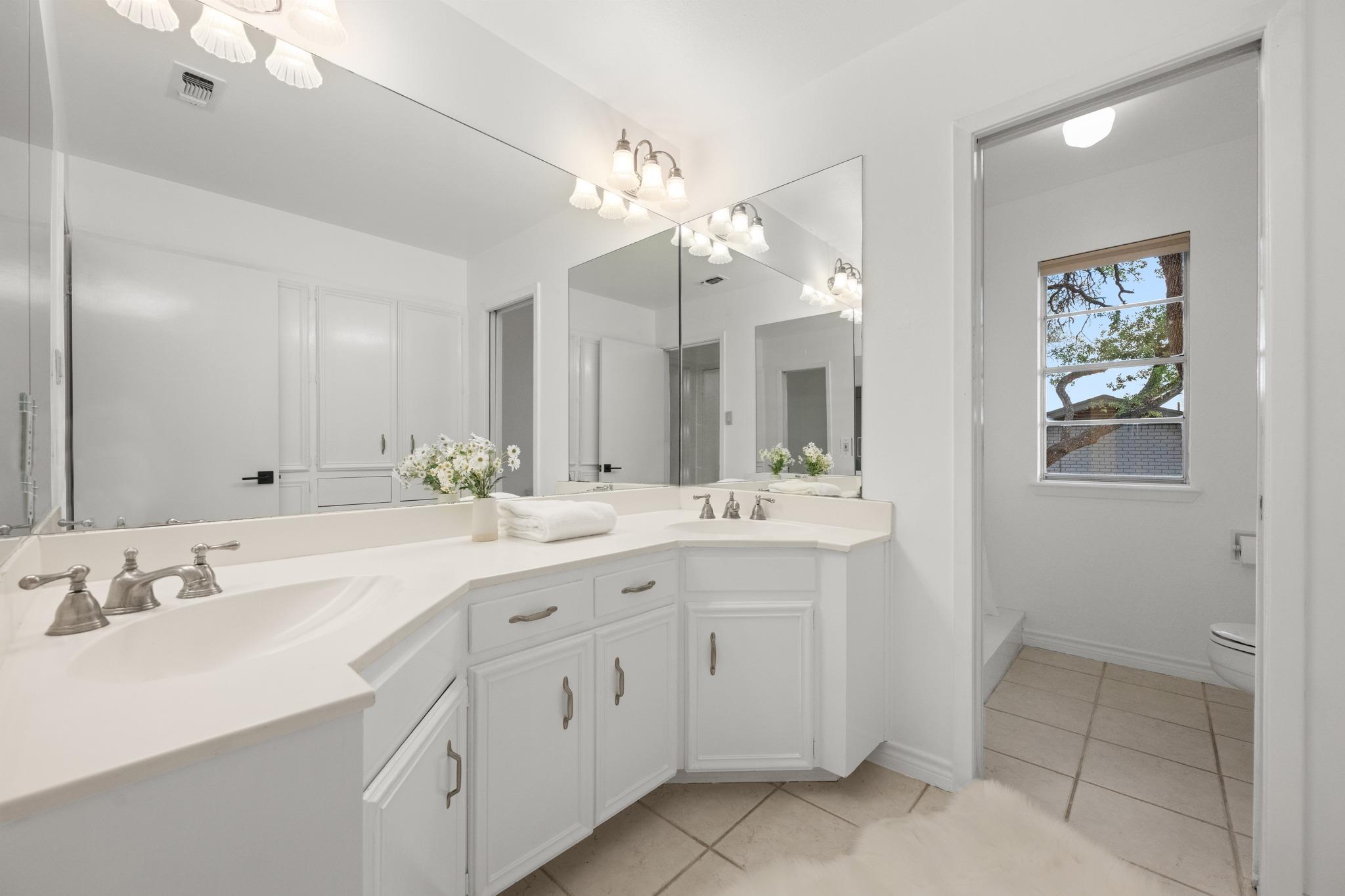 8400 Candelaria Dr, Austin, TX 78737