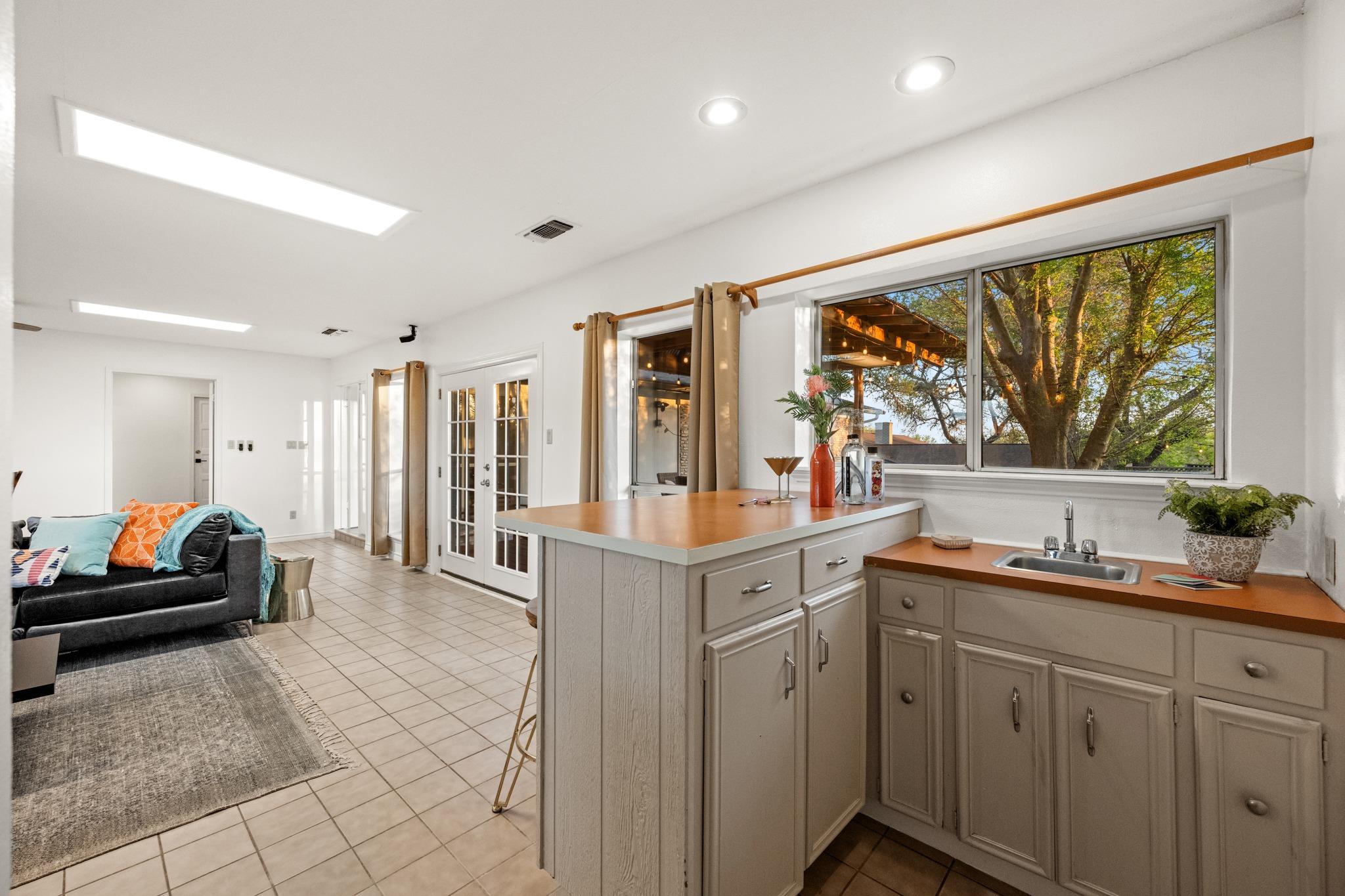 8400 Candelaria Dr, Austin, TX 78737