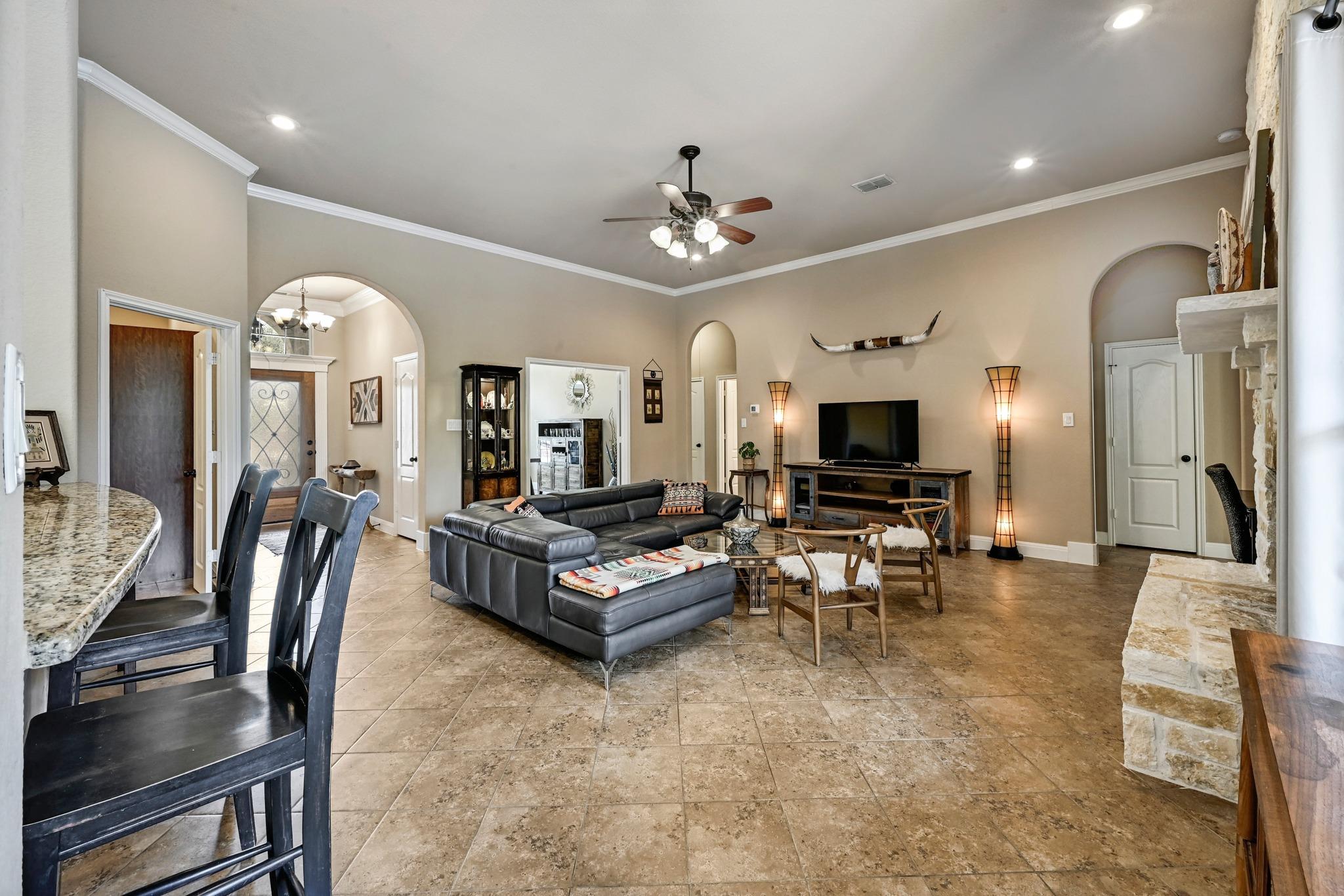 615 Mountain Crest Dr, Wimberley, TX 78676