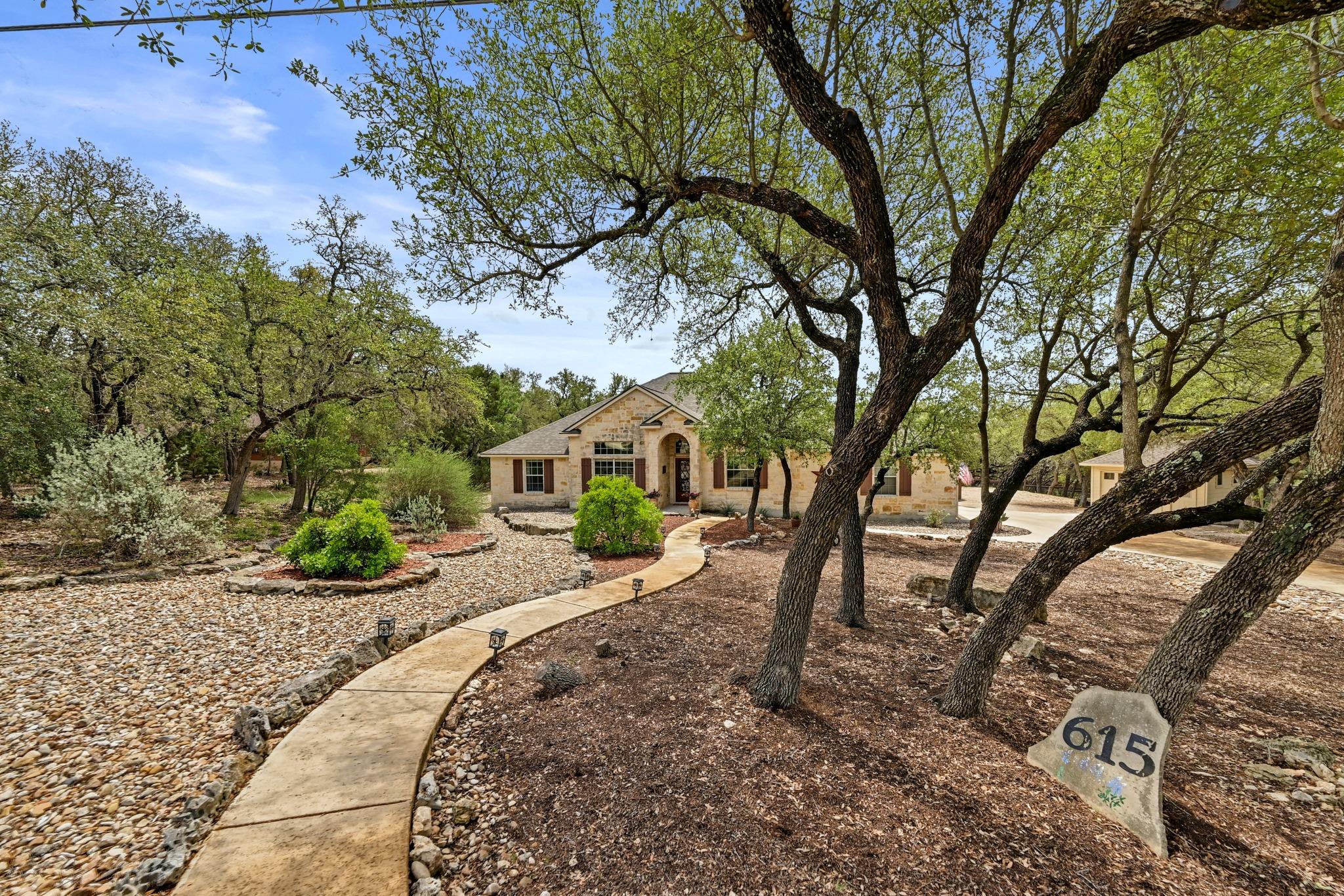 615 Mountain Crest Dr, Wimberley, TX 78676