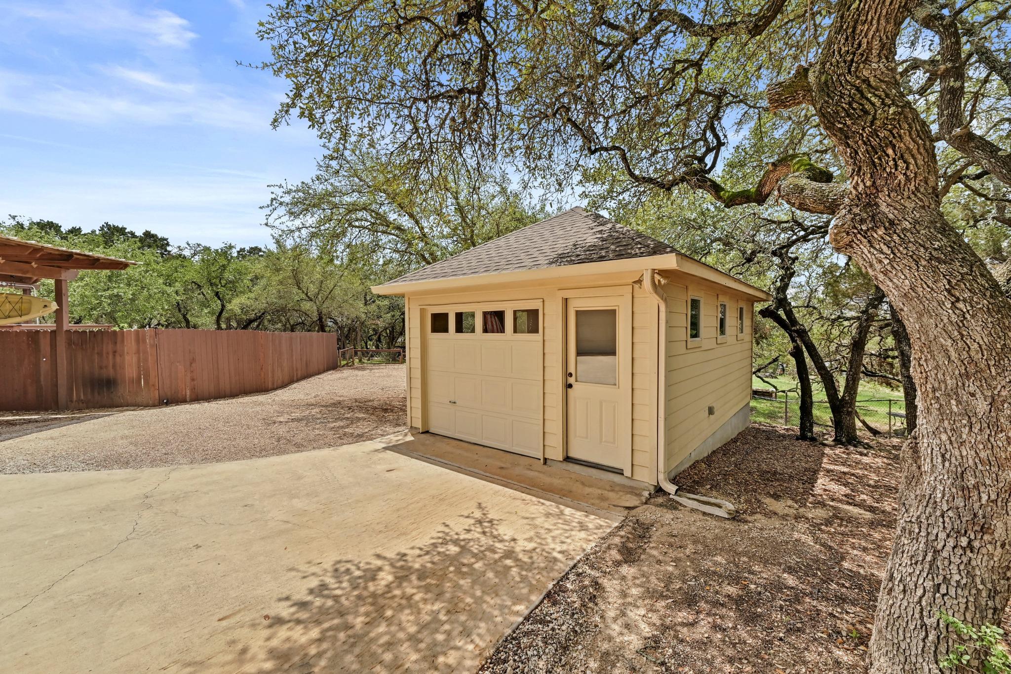 615 Mountain Crest Dr, Wimberley, TX 78676