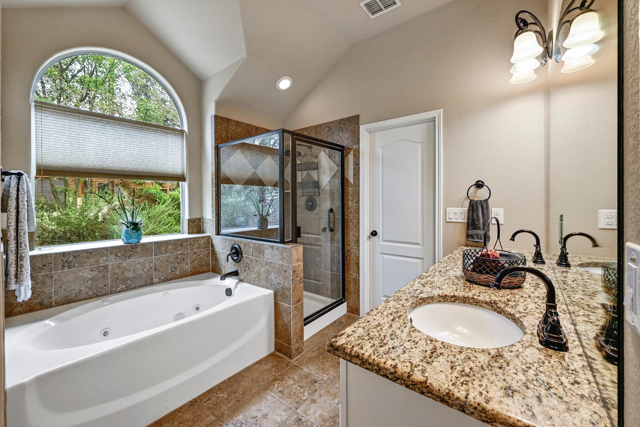 615 Mountain Crest Dr, Wimberley, TX 78676