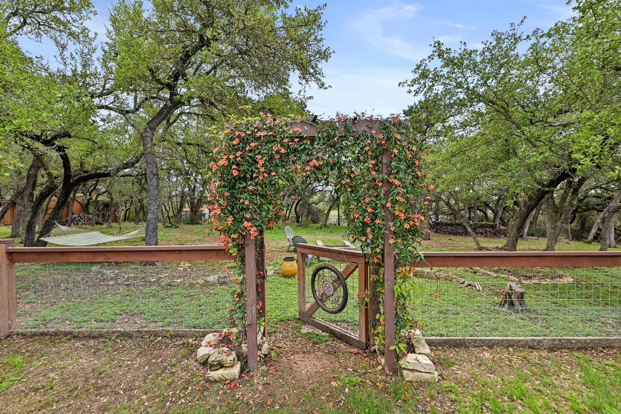 615 Mountain Crest Dr, Wimberley, TX 78676