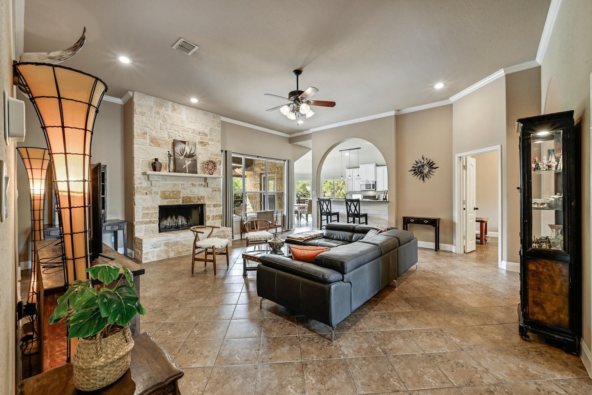 615 Mountain Crest Dr, Wimberley, TX 78676