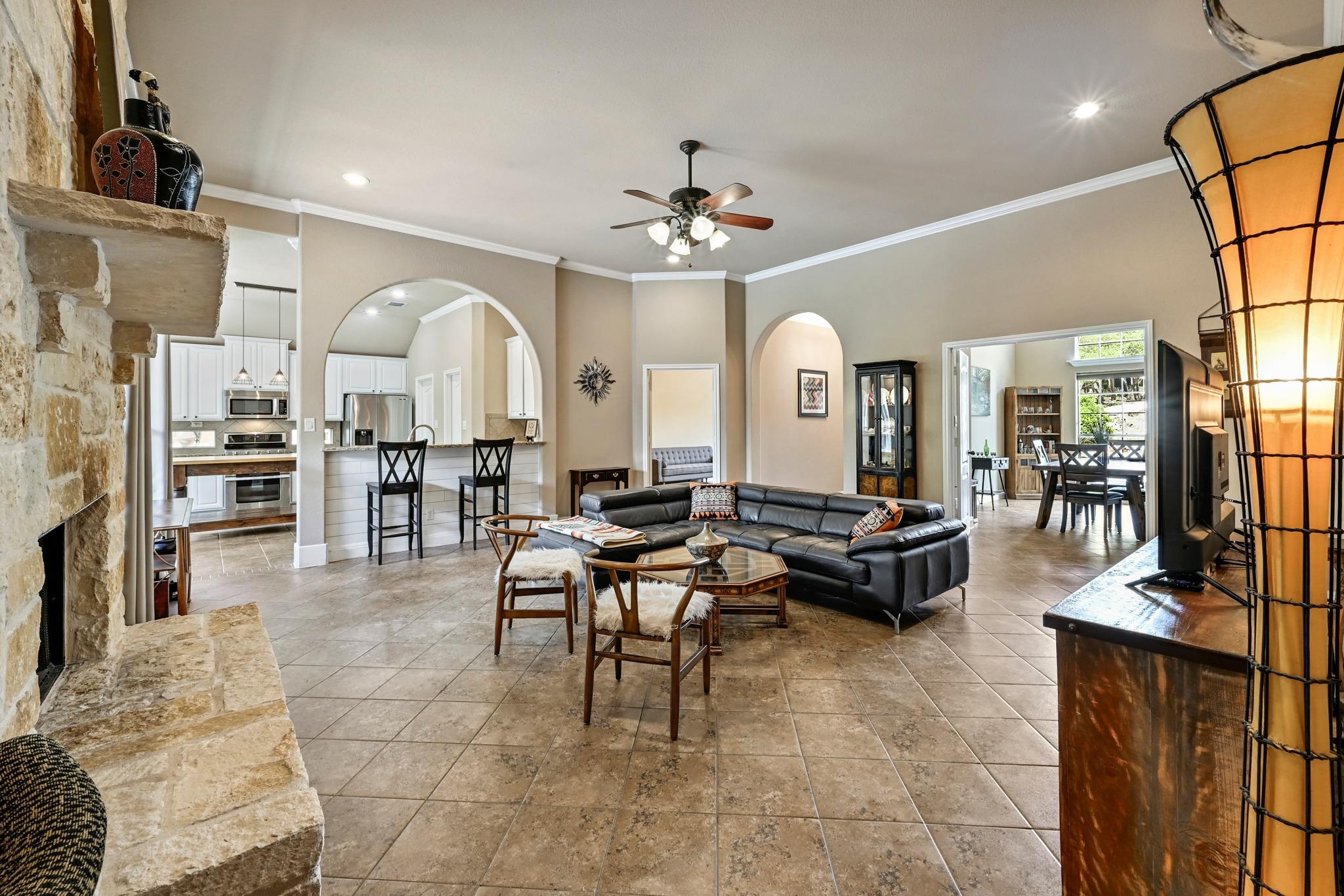 615 Mountain Crest Dr, Wimberley, TX 78676