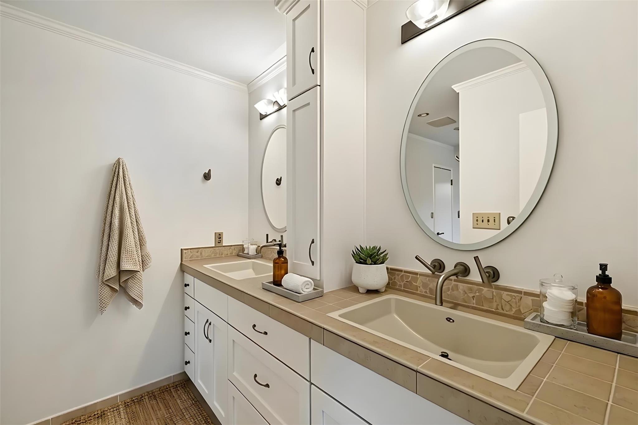 2112 Wychwood Dr, Austin, TX 78746