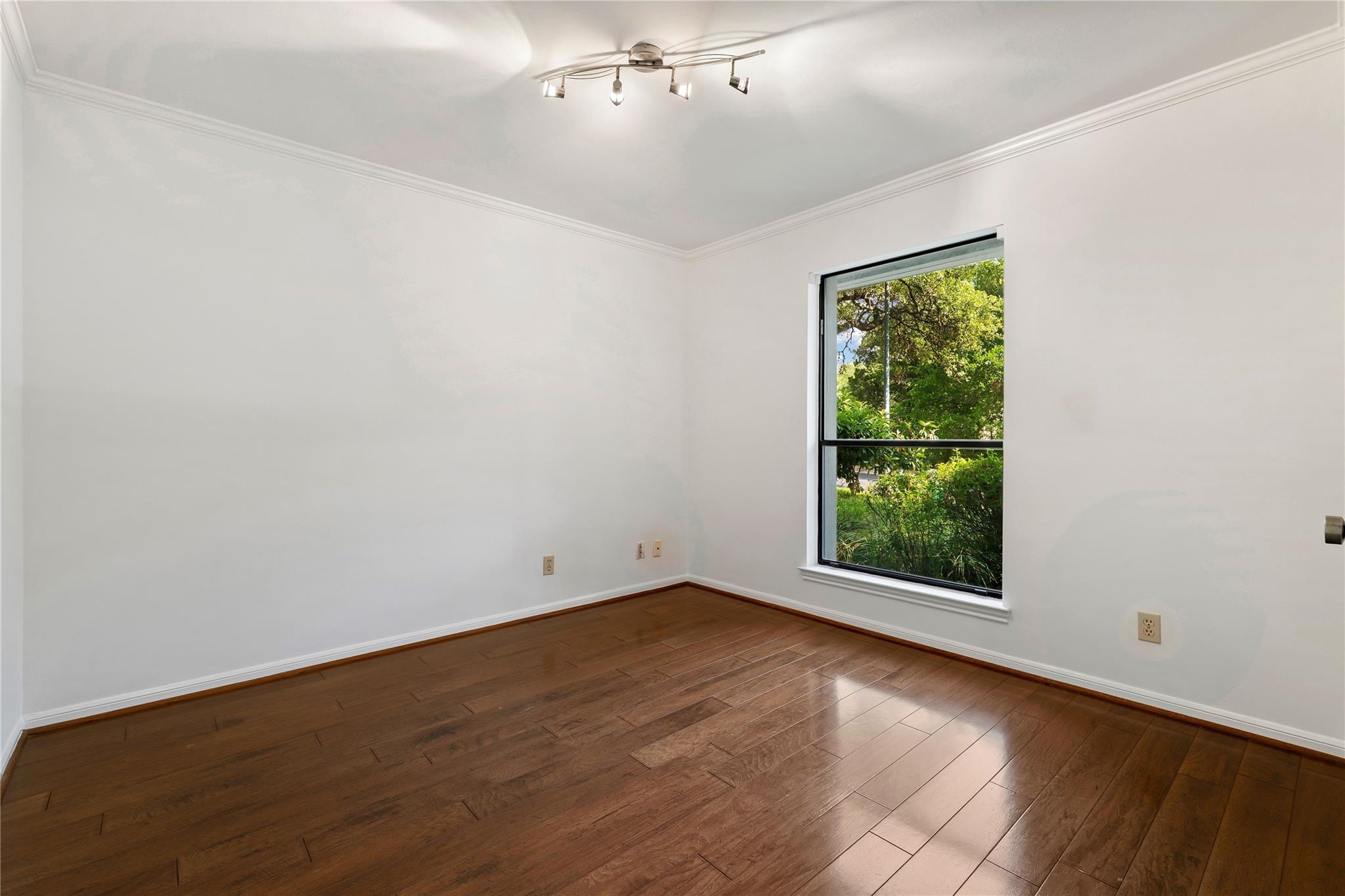 2112 Wychwood Dr, Austin, TX 78746