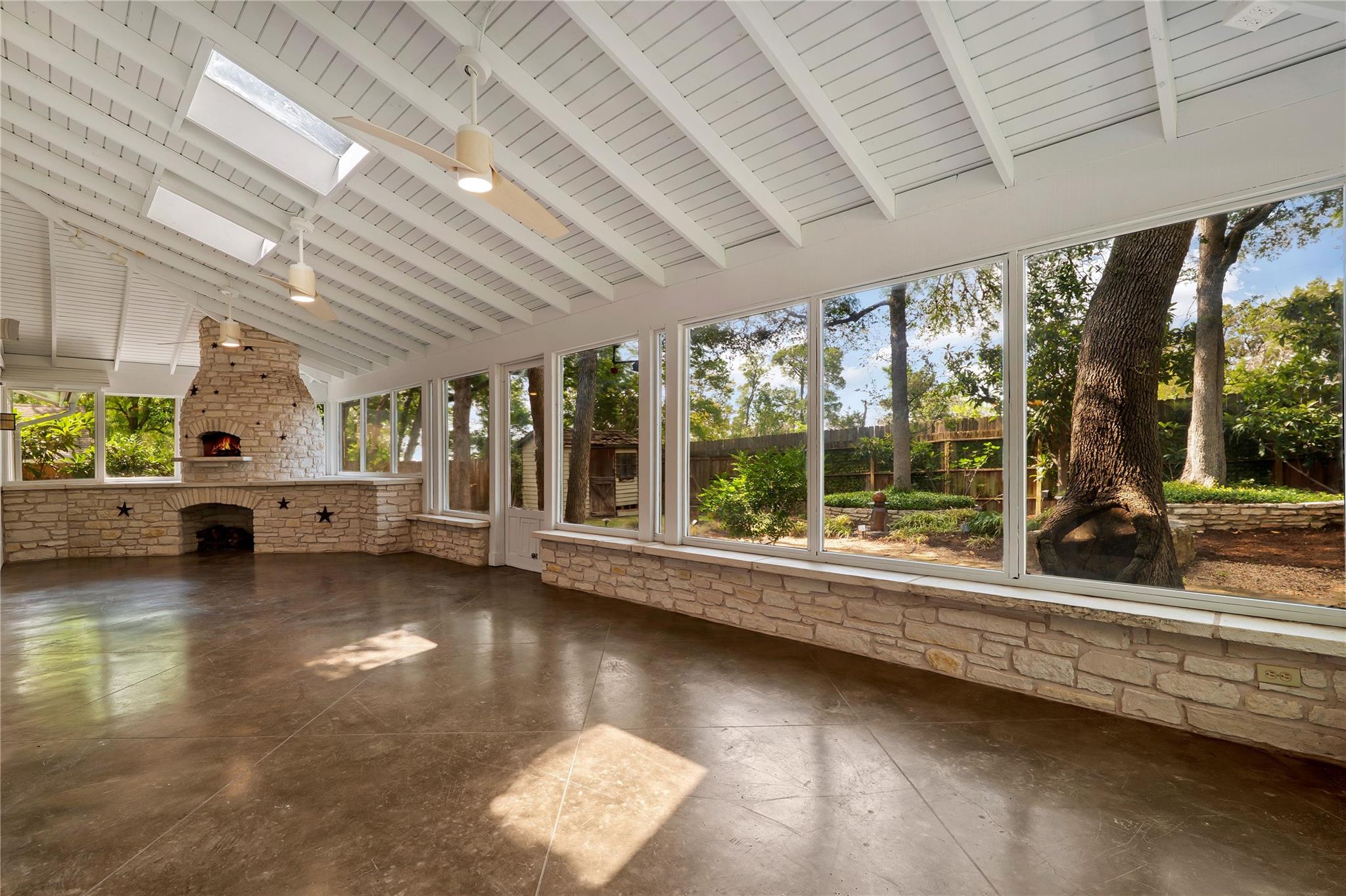 2112 Wychwood Dr, Austin, TX 78746