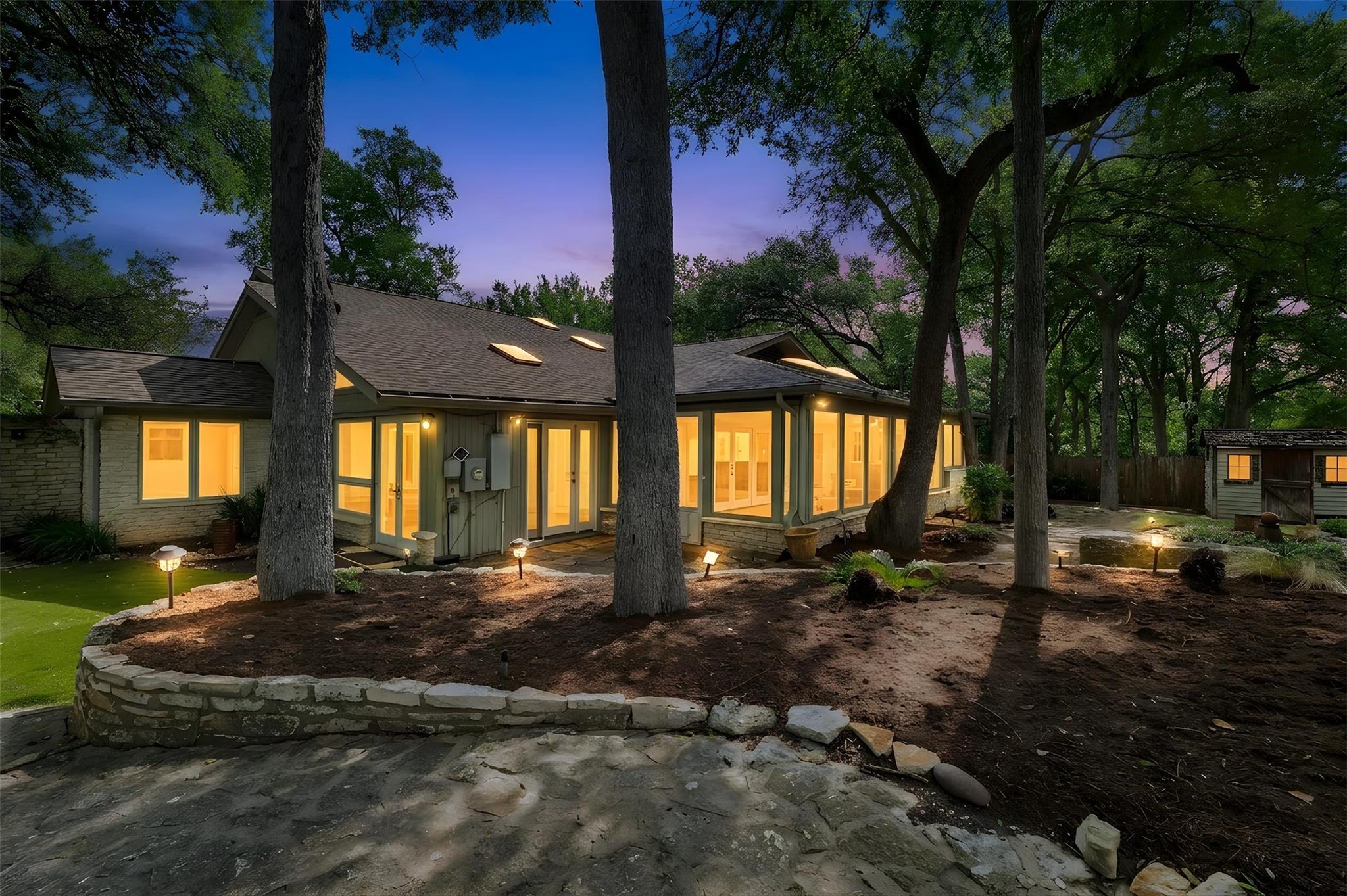 2112 Wychwood Dr, Austin, TX 78746