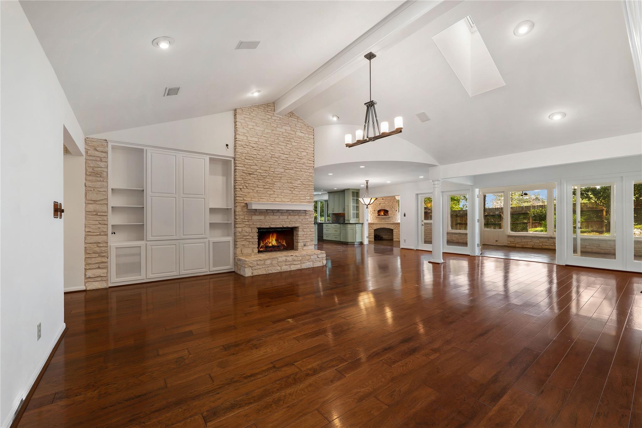 2112 Wychwood Dr, Austin, TX 78746