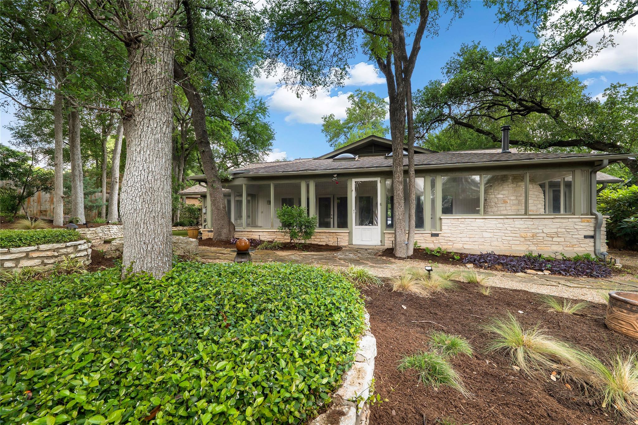 2112 Wychwood Dr, Austin, TX 78746