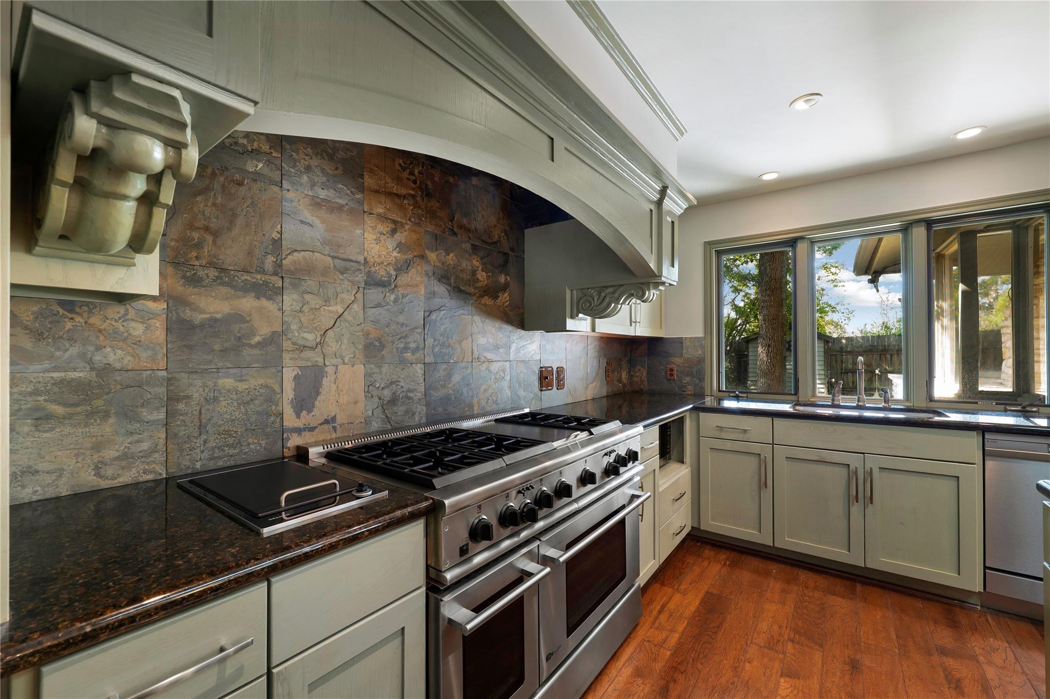 2112 Wychwood Dr, Austin, TX 78746