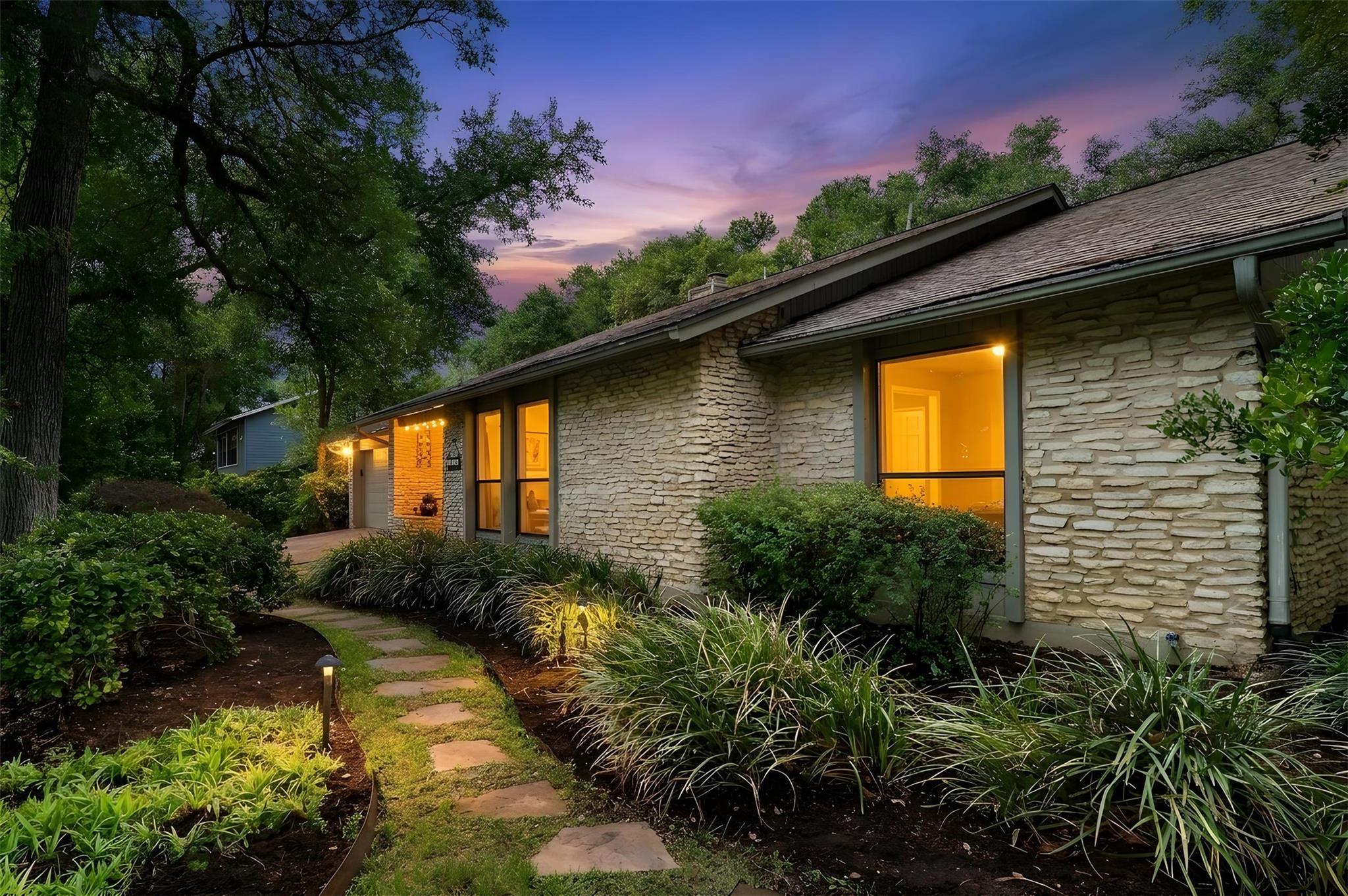 2112 Wychwood Dr, Austin, TX 78746