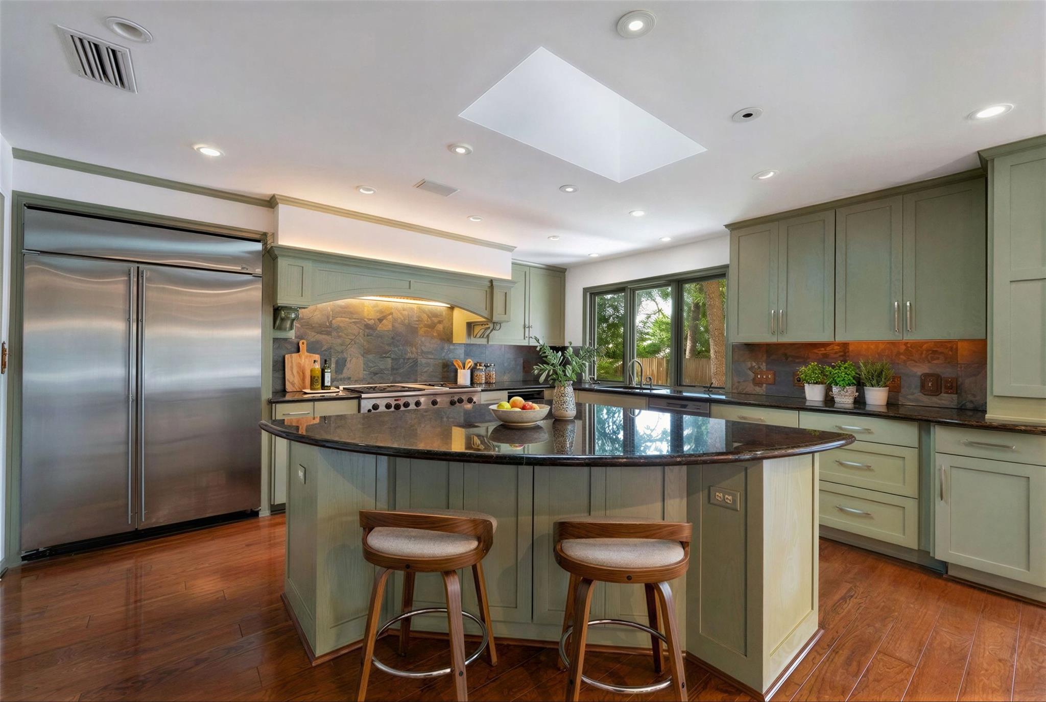 2112 Wychwood Dr, Austin, TX 78746