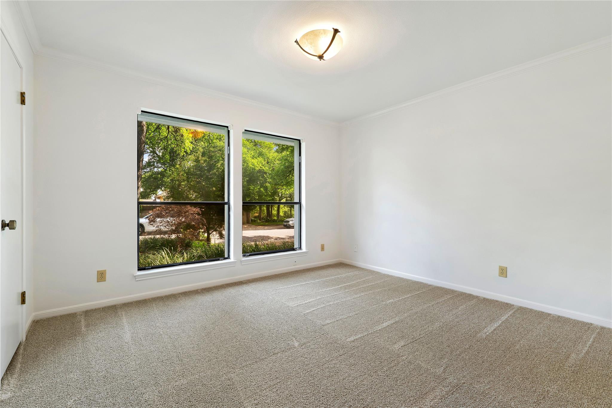 2112 Wychwood Dr, Austin, TX 78746