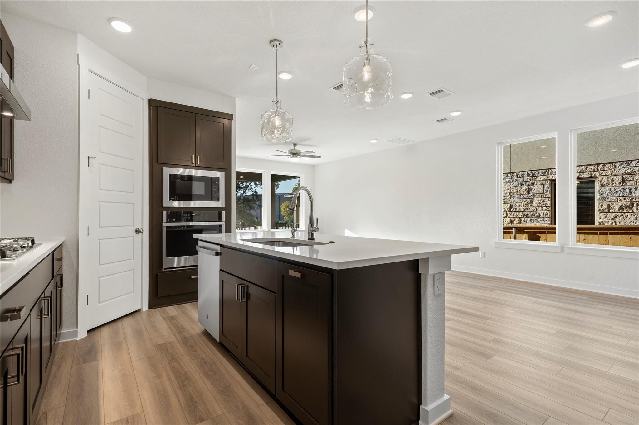 2521 Dabster Dr, Leander, TX 78641