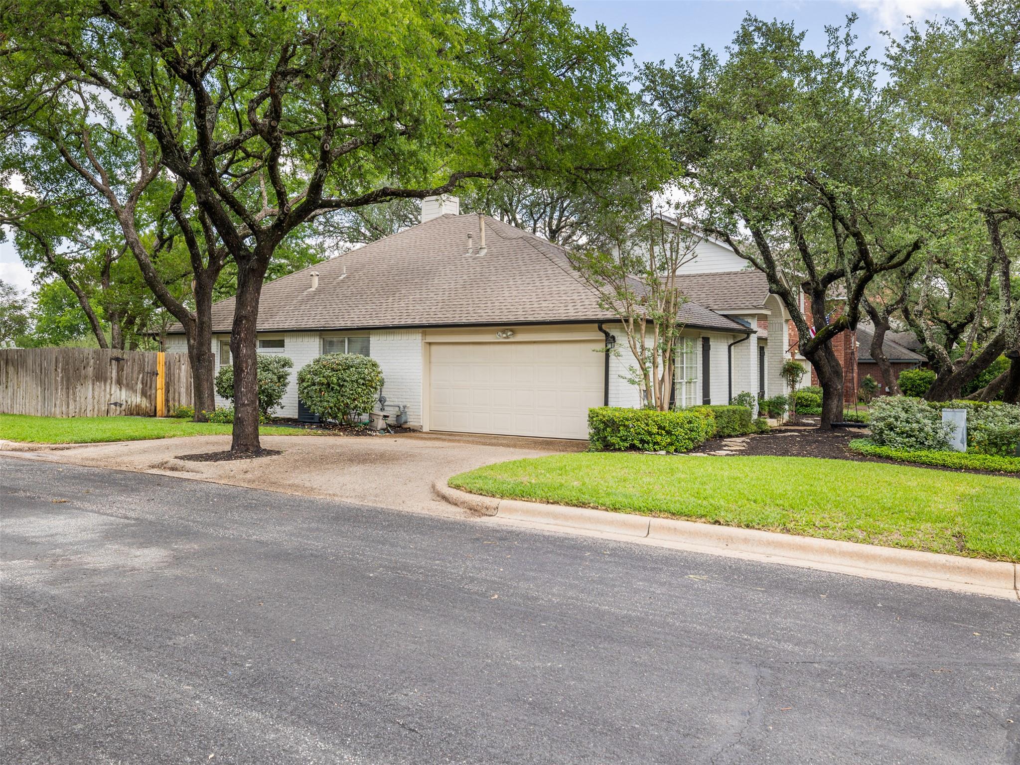 11042 Crossland Dr, Austin, TX 78726