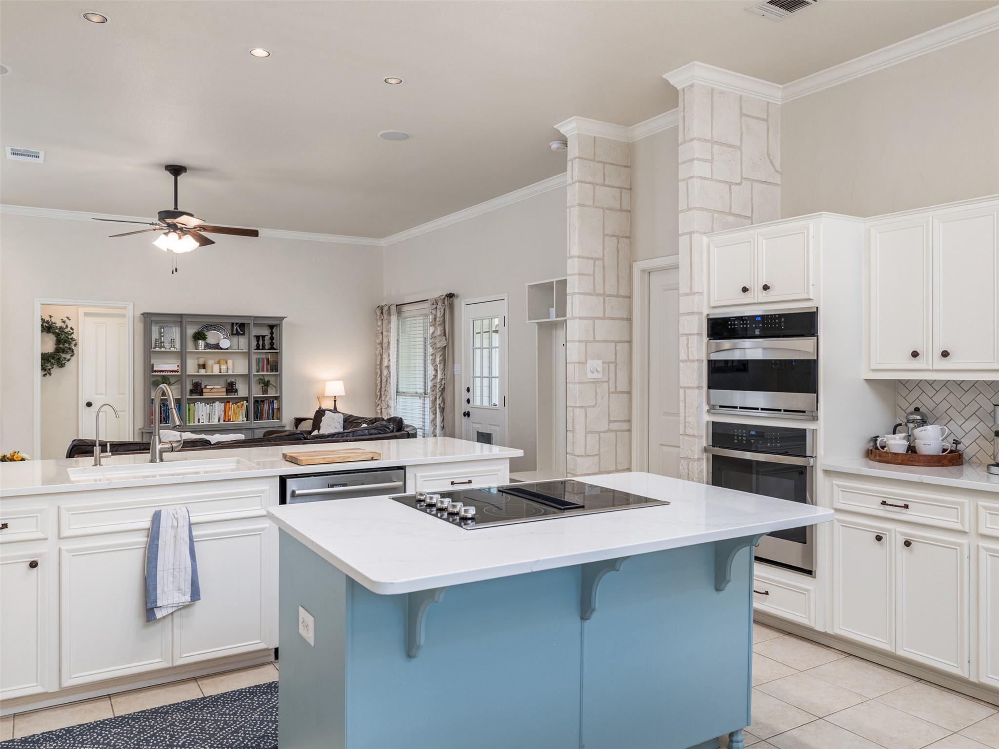 11042 Crossland Dr, Austin, TX 78726