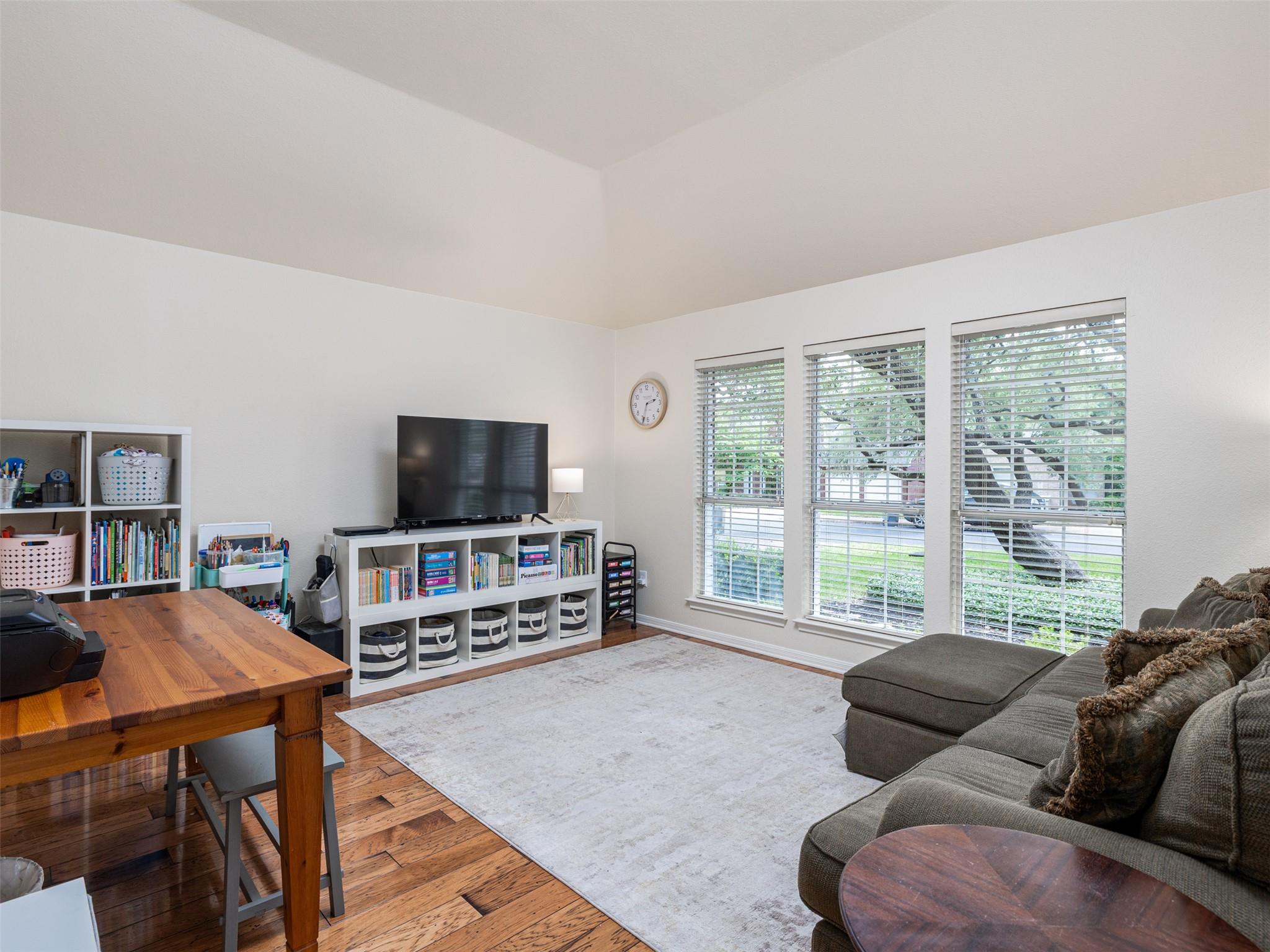 11042 Crossland Dr, Austin, TX 78726