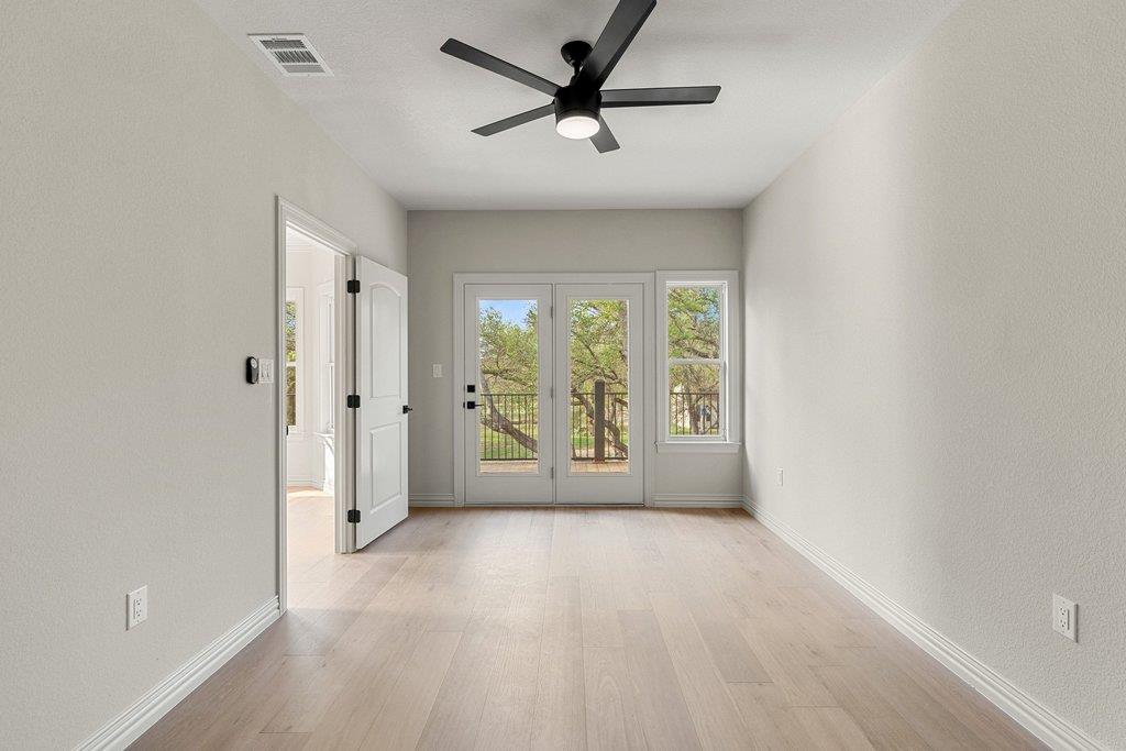 999 Enchanted Oaks Dr, Driftwood, TX 78619