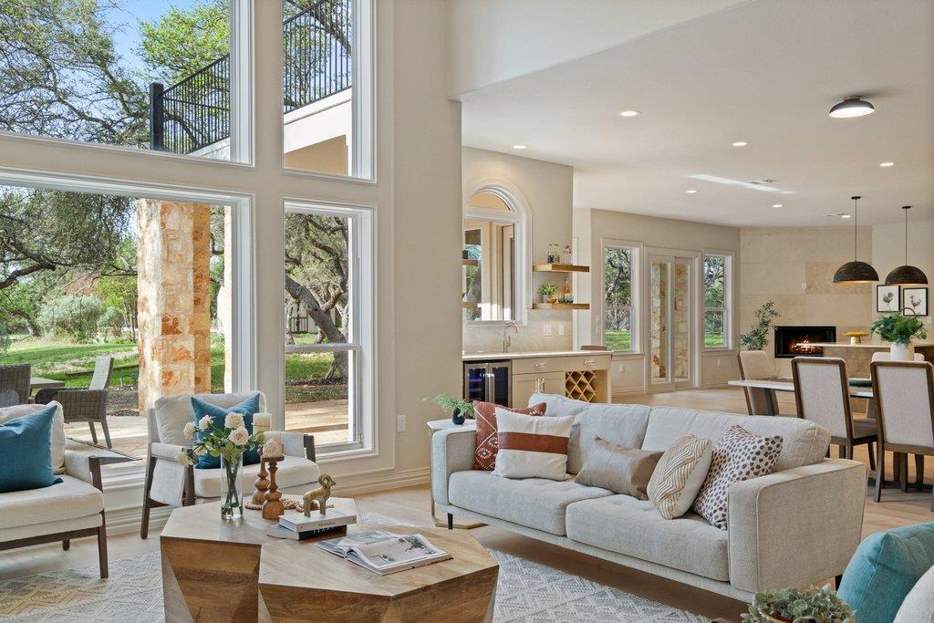 999 Enchanted Oaks Dr, Driftwood, TX 78619