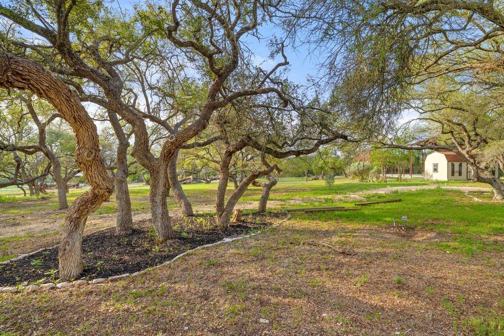 999 Enchanted Oaks Dr, Driftwood, TX 78619