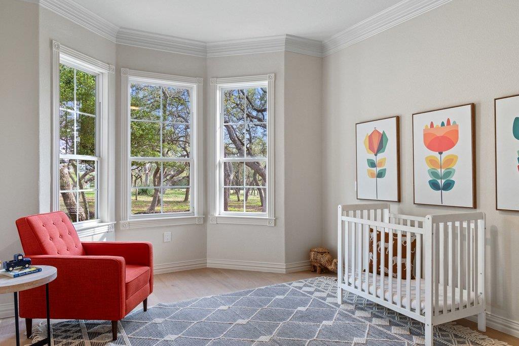 999 Enchanted Oaks Dr, Driftwood, TX 78619