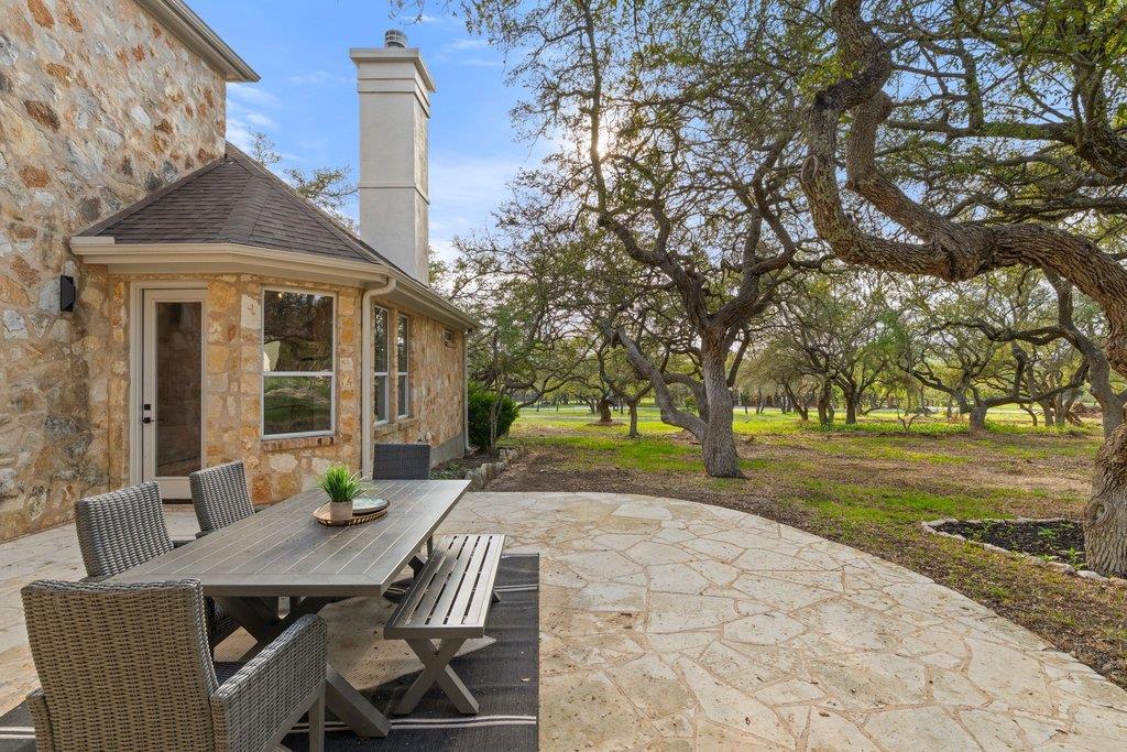 999 Enchanted Oaks Dr, Driftwood, TX 78619