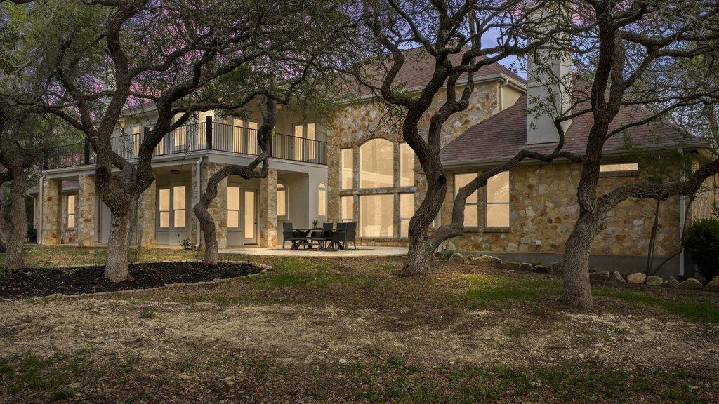 999 Enchanted Oaks Dr, Driftwood, TX 78619