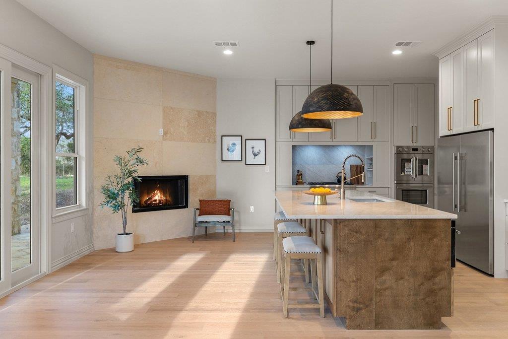 999 Enchanted Oaks Dr, Driftwood, TX 78619