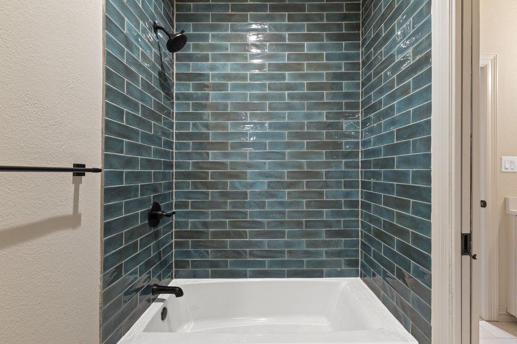 999 Enchanted Oaks Dr, Driftwood, TX 78619