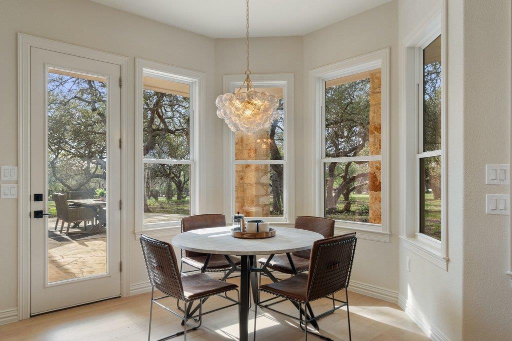 999 Enchanted Oaks Dr, Driftwood, TX 78619