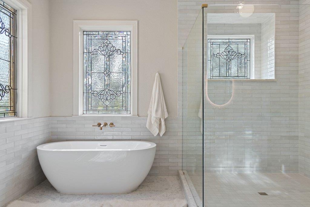 999 Enchanted Oaks Dr, Driftwood, TX 78619