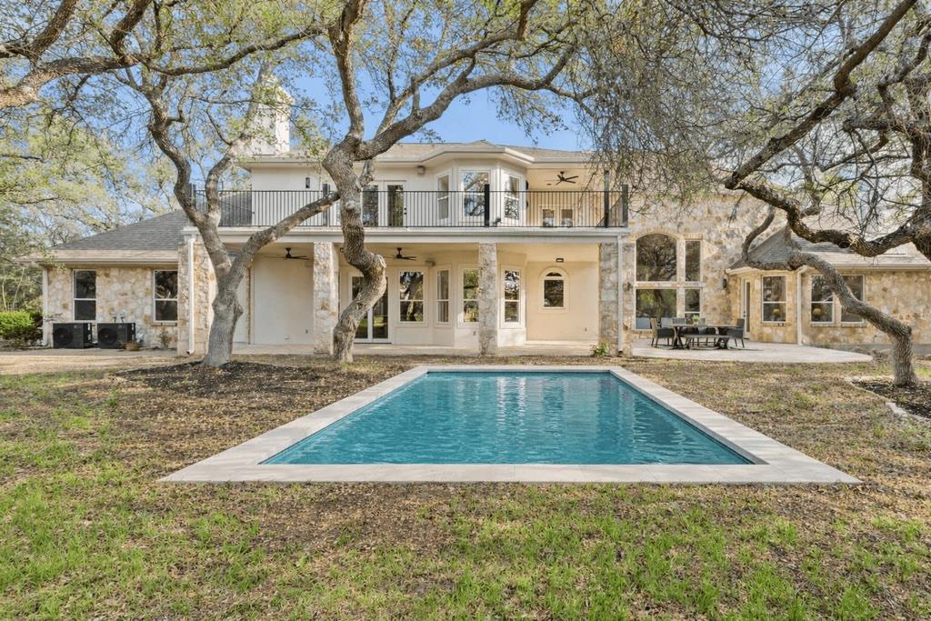 999 Enchanted Oaks Dr, Driftwood, TX 78619